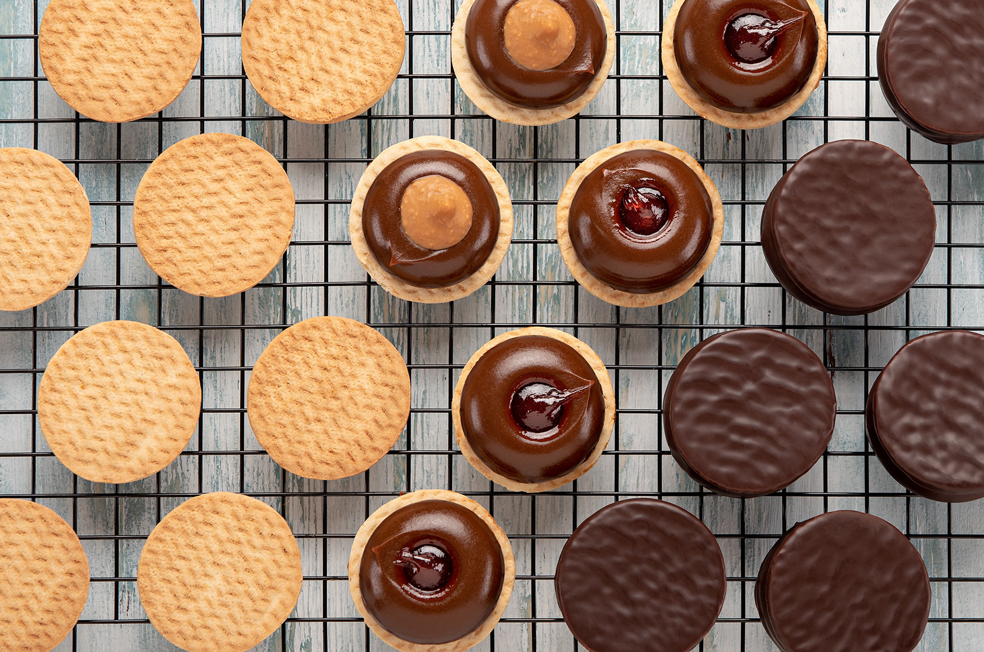 Fotografía del proceso de producción de los alfajores Guolis de la ciudad de Balcarce, trabajo realizado por el fotógrafo Sebastián Vecchi en Mar del Plata junto a Mariana Maru Vetere en el Food Styling