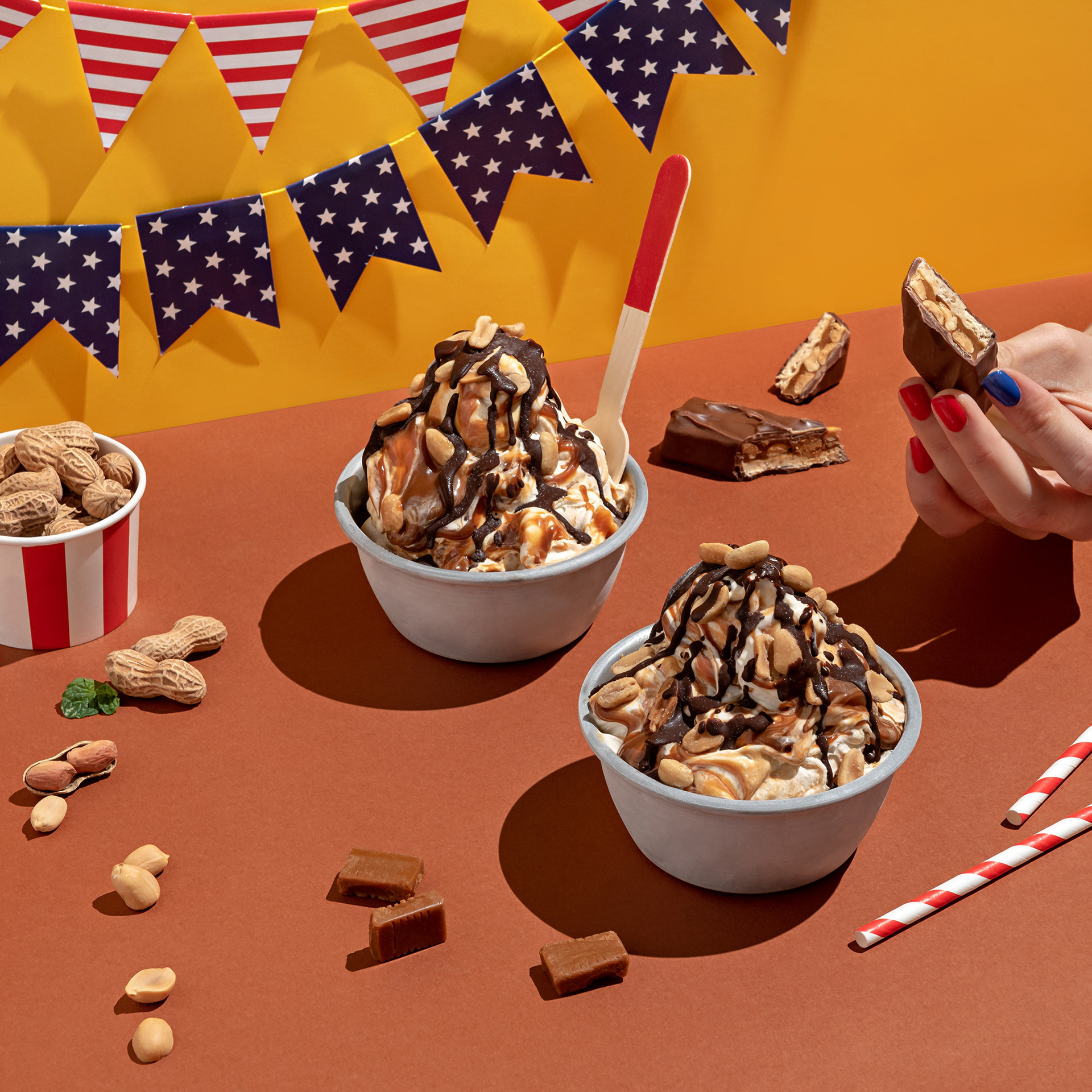 Cremas heladas Lucciano's, fotografía gastronómica publicitaria para redes sociales con estilo pop, fotos realizadas por Sebastián Vecchi, food styling realizado por Mariana Maru Vetere en la ciudad de Mar del Plata