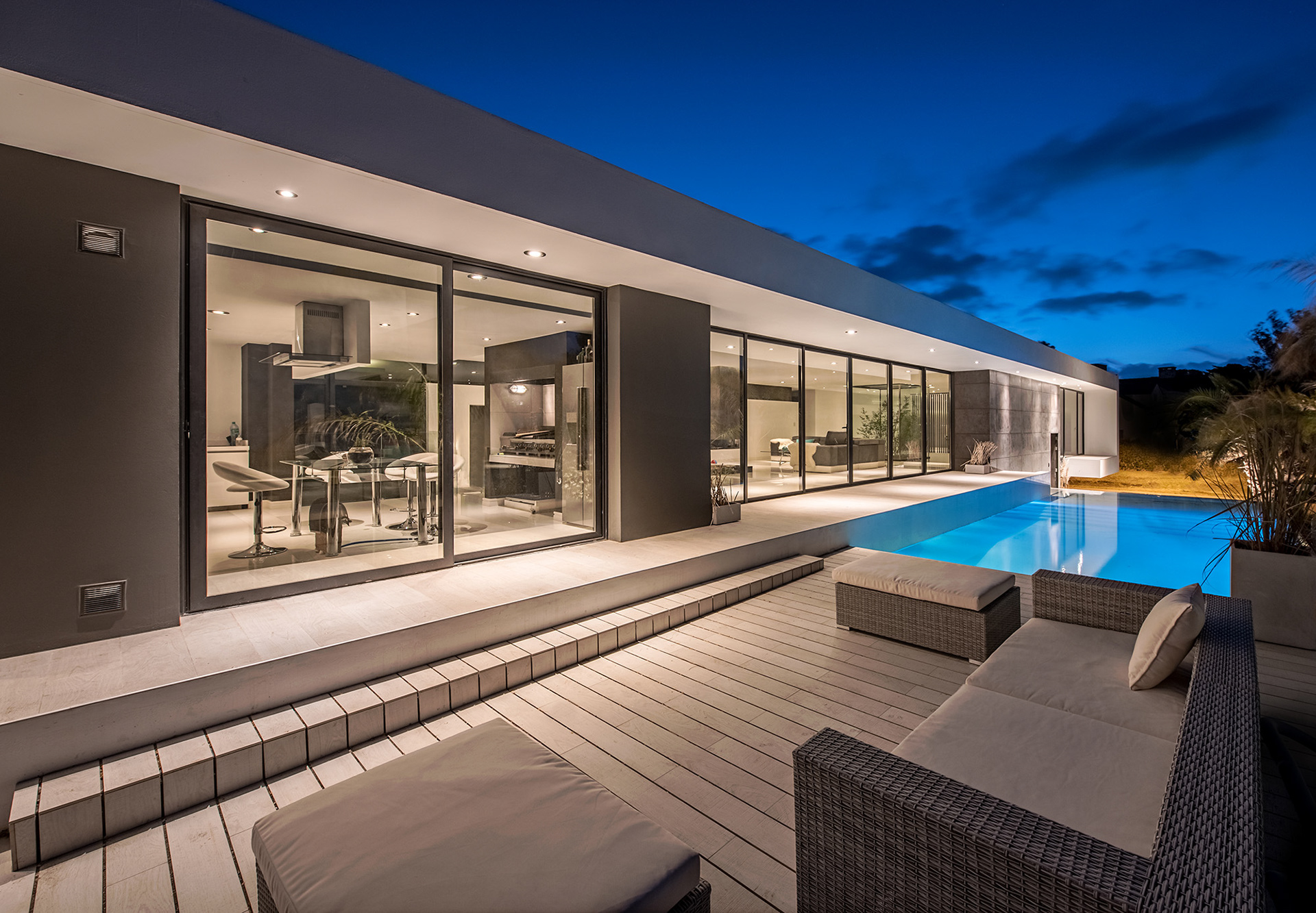 Fotografías de la casa LP53 realizadas en el barrió Rumencó de la ciudad de Mar del Plata por el fotógrafo Sebastián Vecchi para LH Linehouse diseñada por el arquitecto Julian Lamarre