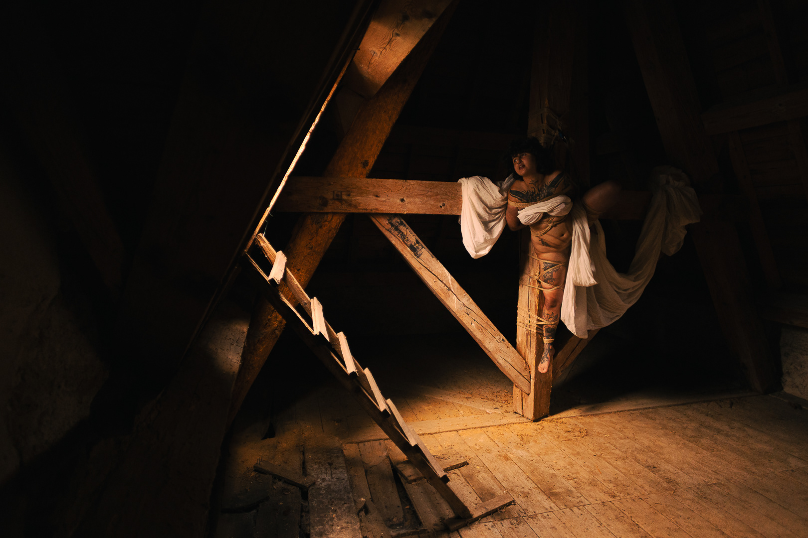 Ropes by Galaad Shibari with Amachouille as assistant, picture by Charly Meunier