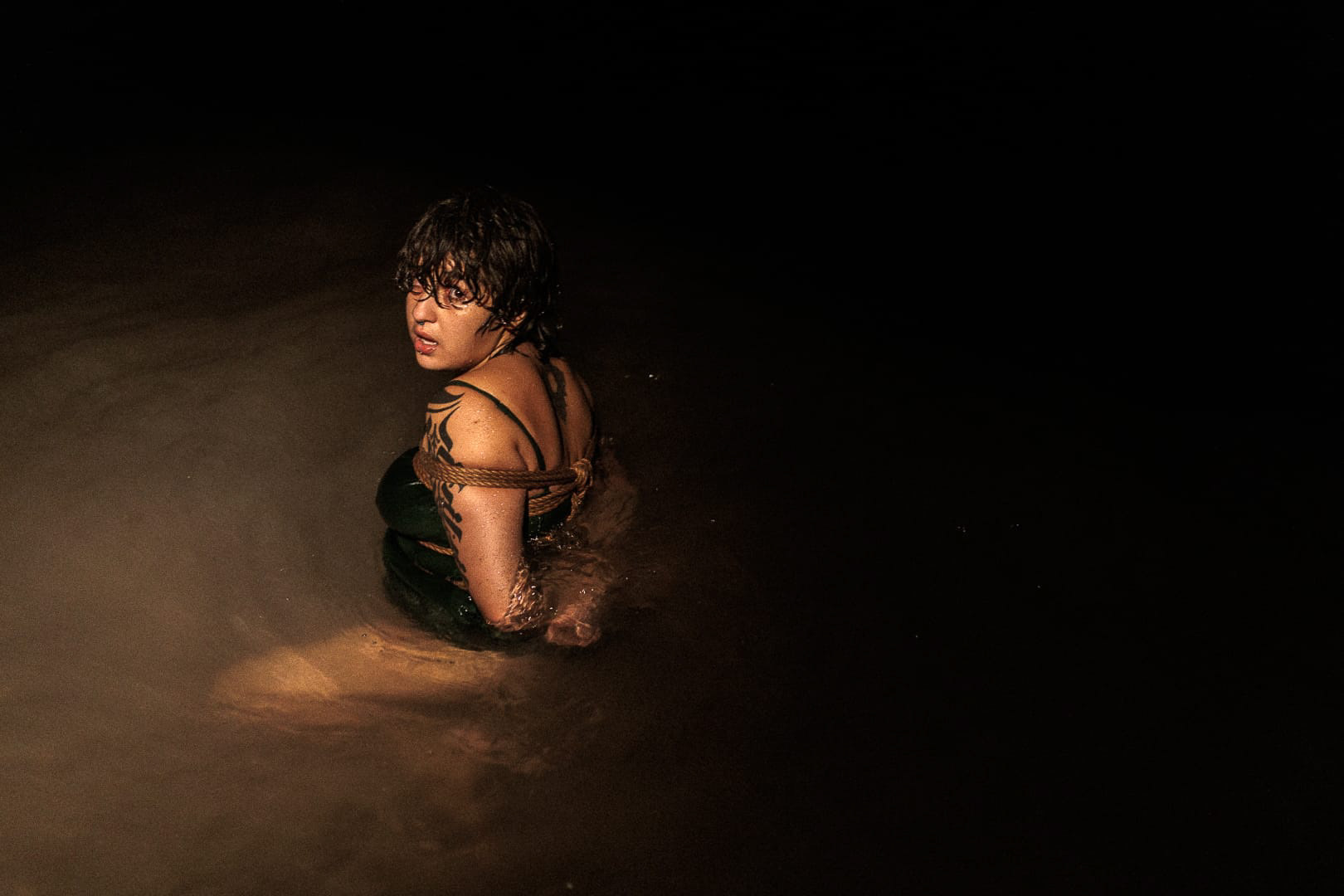 Ropes by Galaad Shibari, picture by Charly Meunier. Eloa and Amachouille as assistants