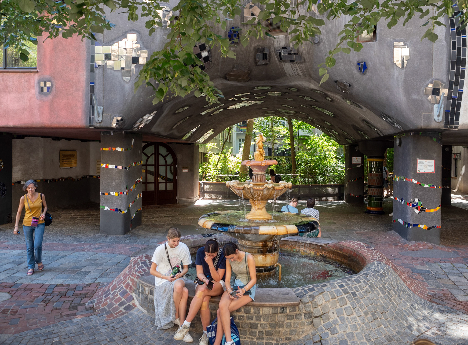 hundertwasser house vienna