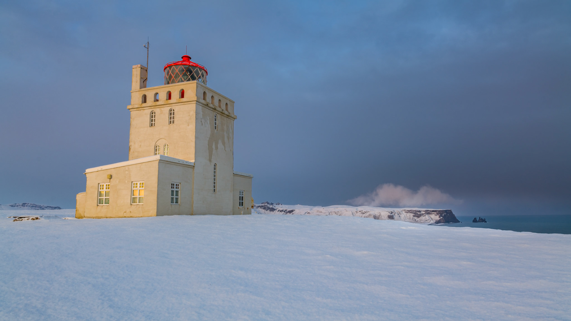 Dyrhólaey Lighthouse & Reynisdrangar