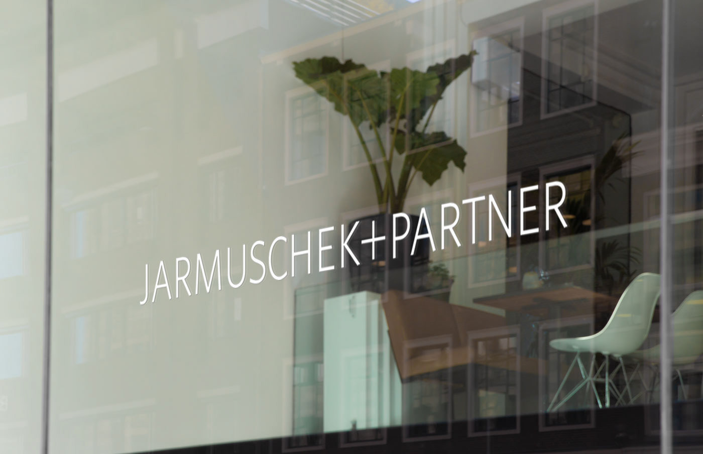 Logo der Galerie Jarmuschek+Partner, Claudia Siegert