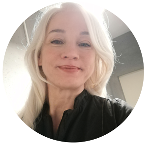 Claudia Barthoi, visual artist and graphic designer.