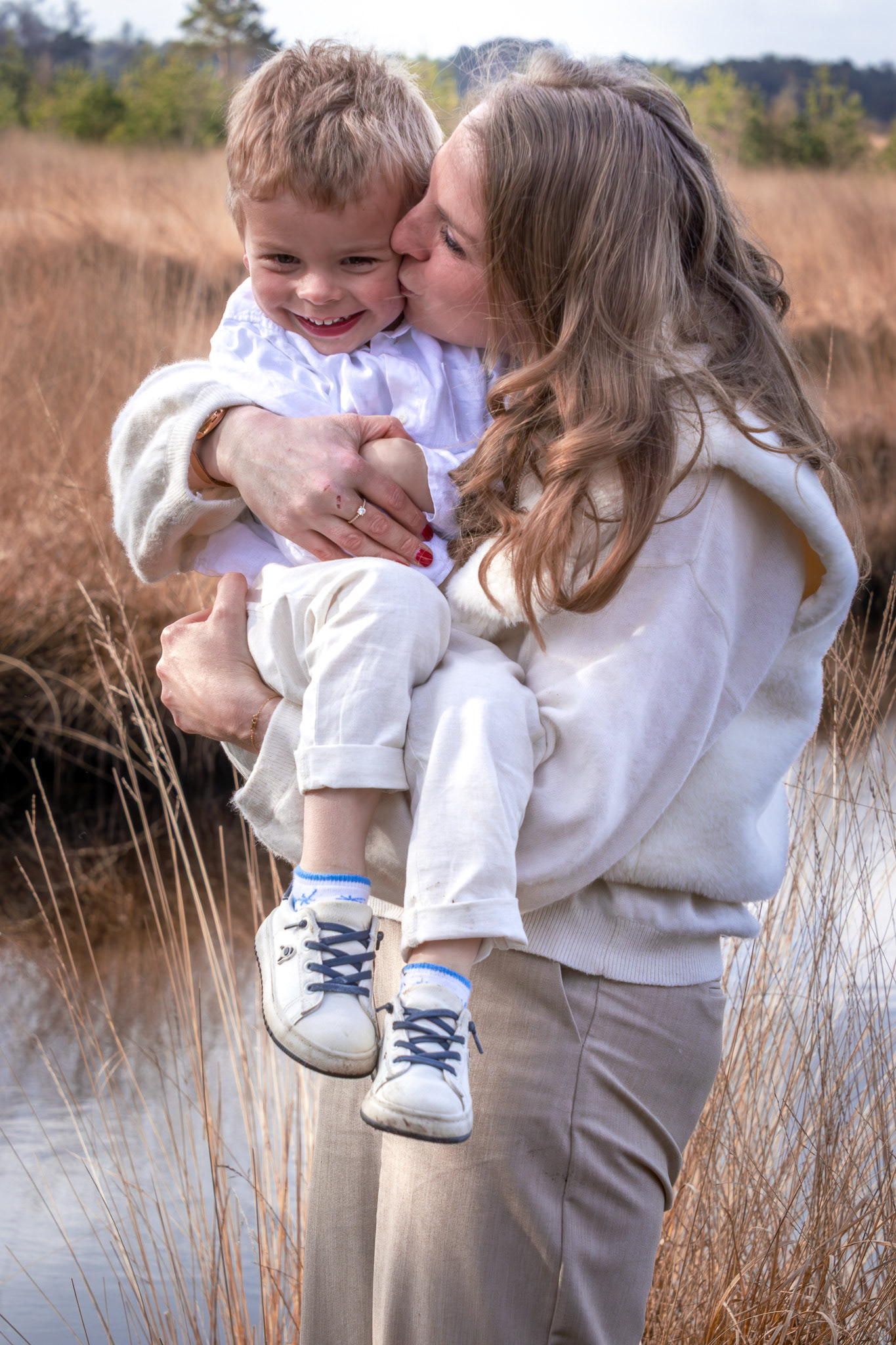 Familiefotoshoot in de natuur – Shana en Odin in Stappersven, Kalmthout