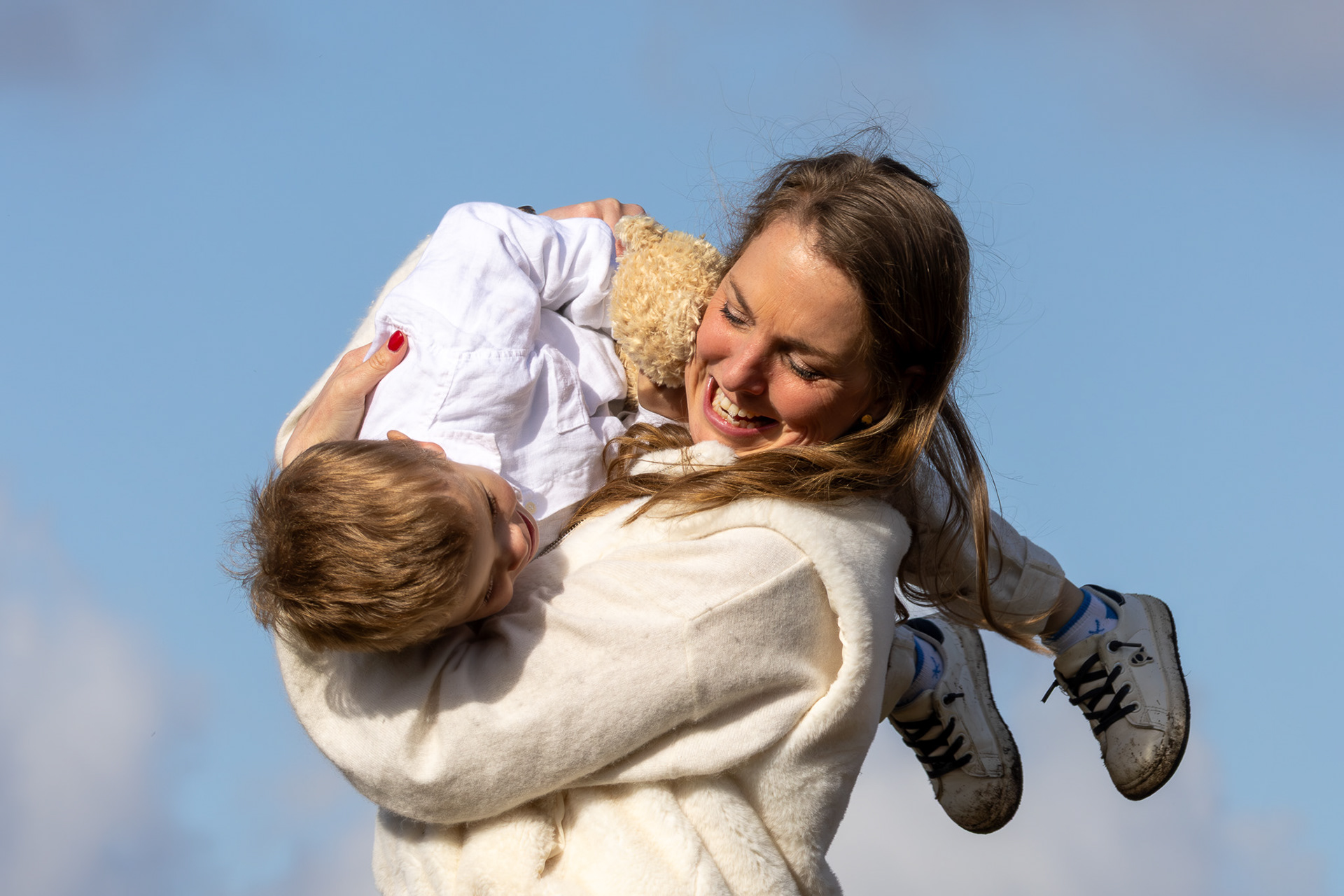 Familiefotoshoot in de natuur – Shana en Odin in Stappersven, Kalmthout