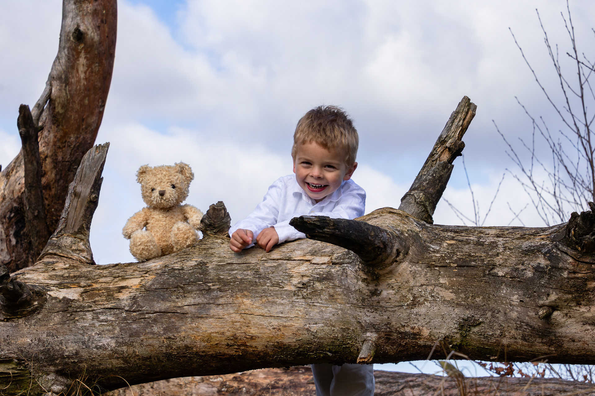 Familiefotoshoot in de natuur – Shana en Odin in Stappersven, Kalmthout