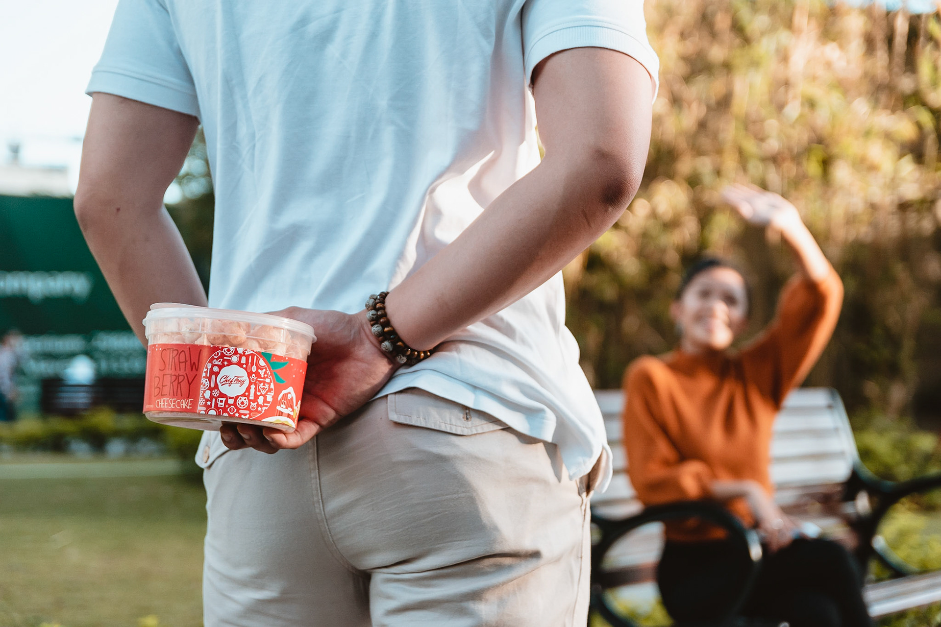 Popcorns can be gifts for dates.