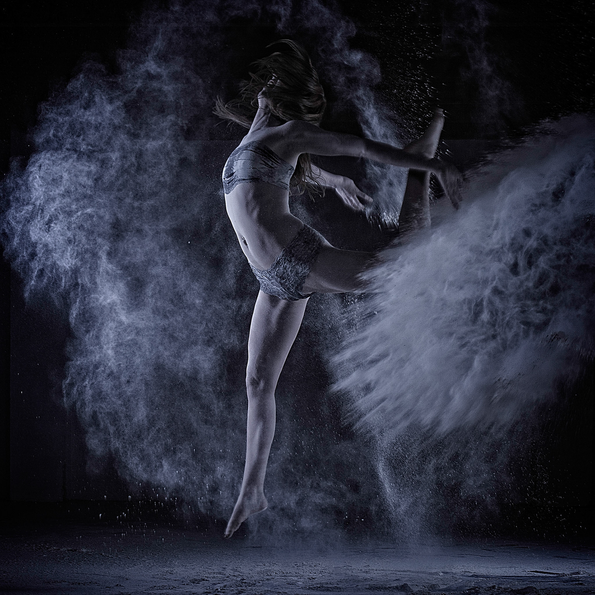 Meelfotografie - Wit poeder - Meel - Model Daisy Beernink