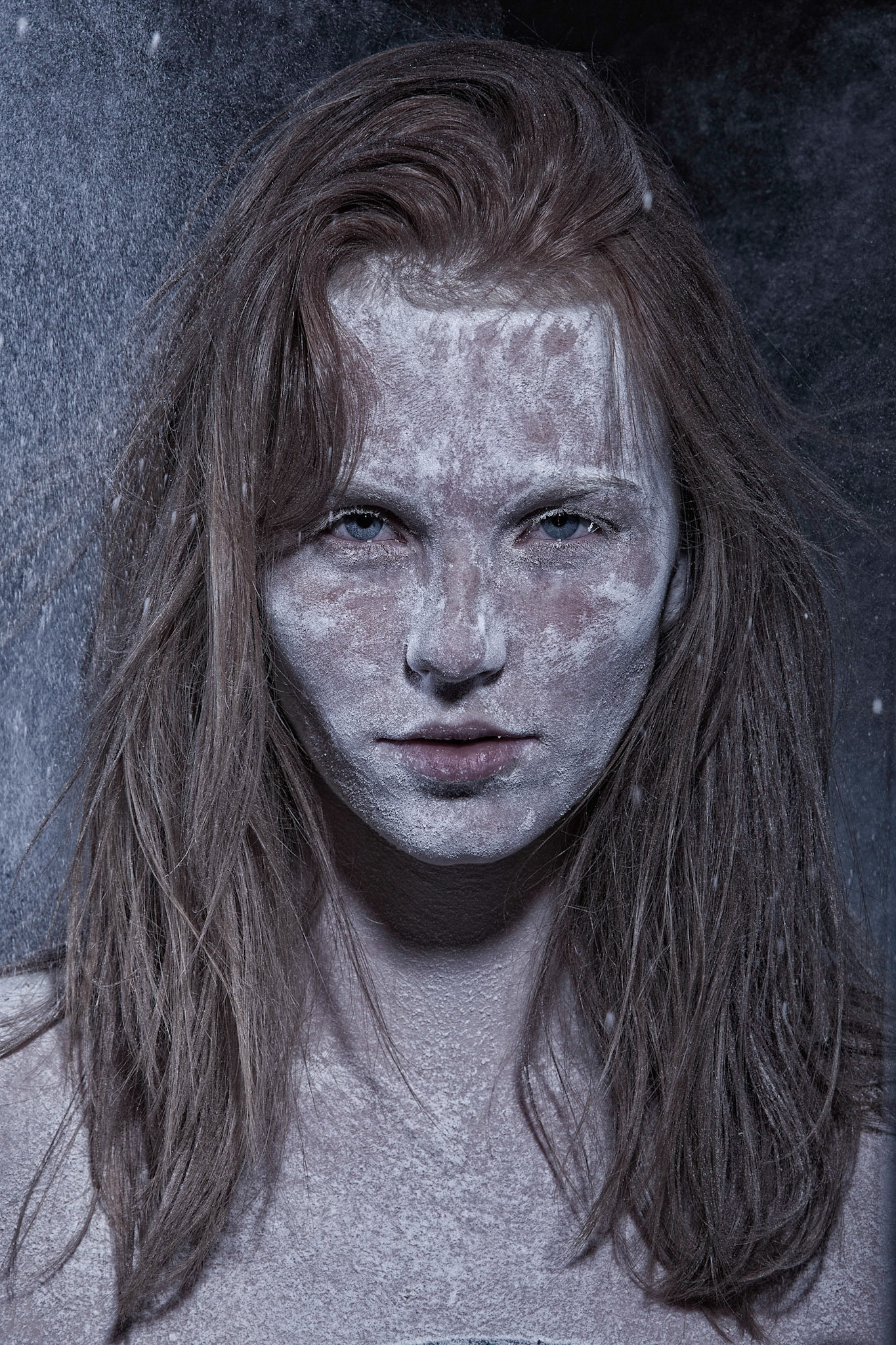 Meelfotografie - Wit poeder - Meel - Model Daisy Beernink