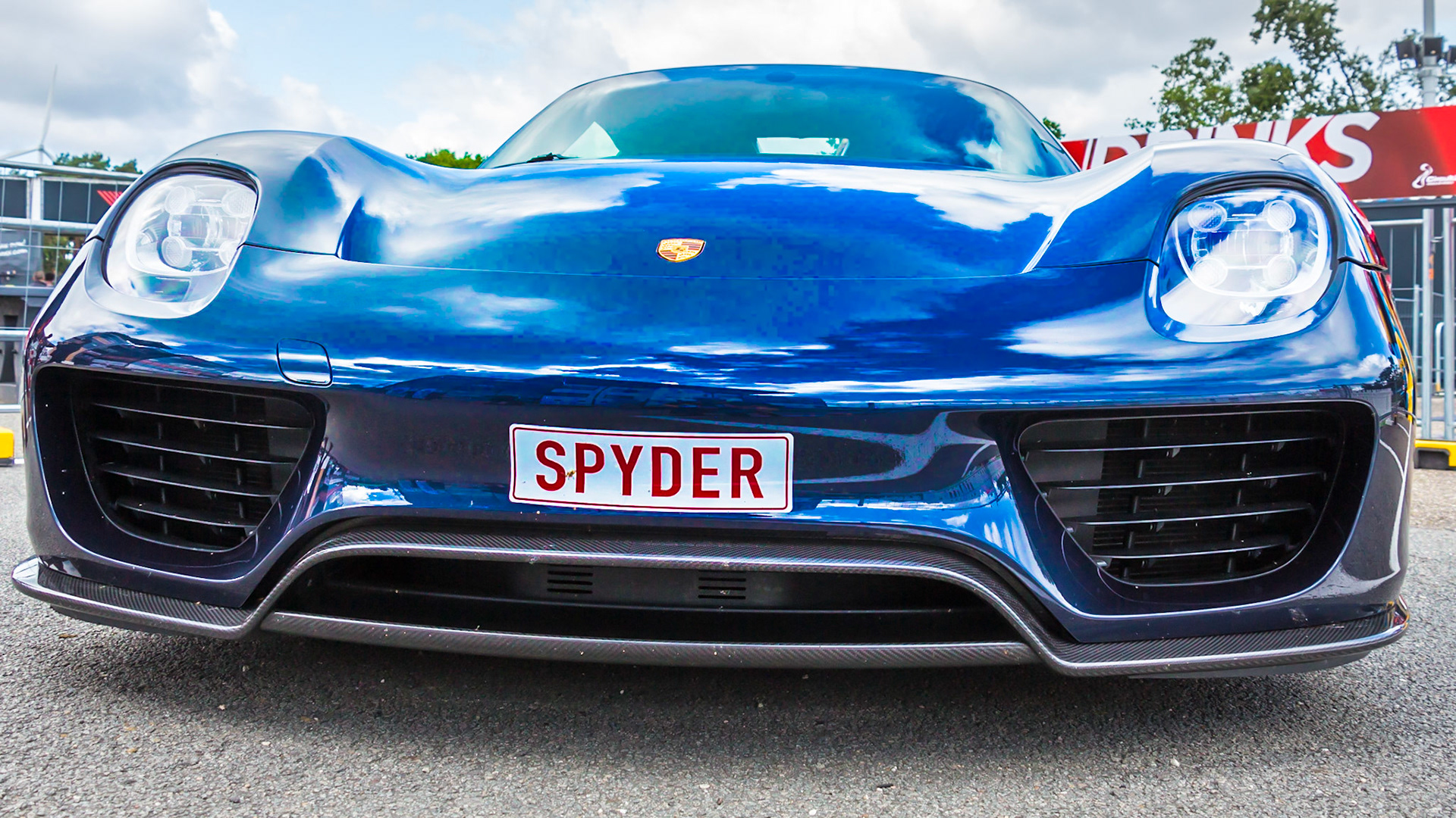 Blauwe Porsche Spyder