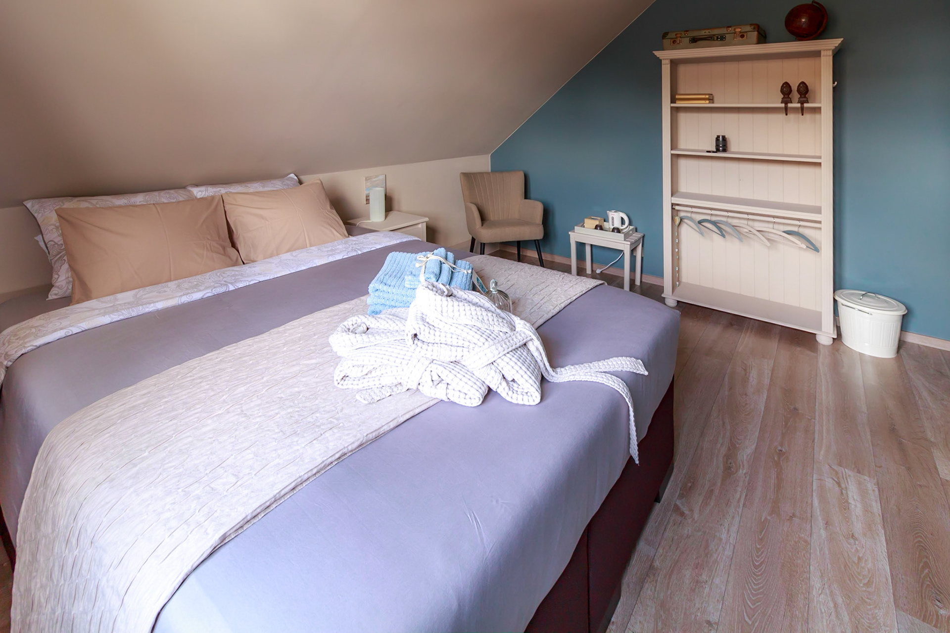 Bed and breakfast "Pure", de blauw-groene kamer.