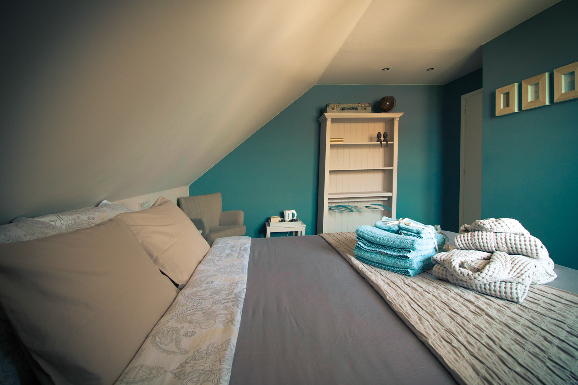 Bed and breakfast "Pure", de blauw-groene kamer.