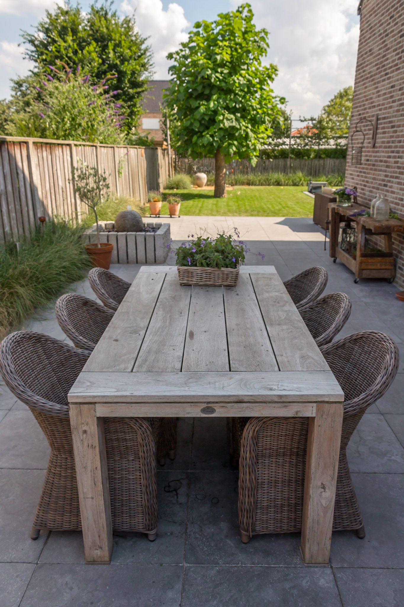 Bed and breakfast "Pure", tuintafel om buiten te eten.