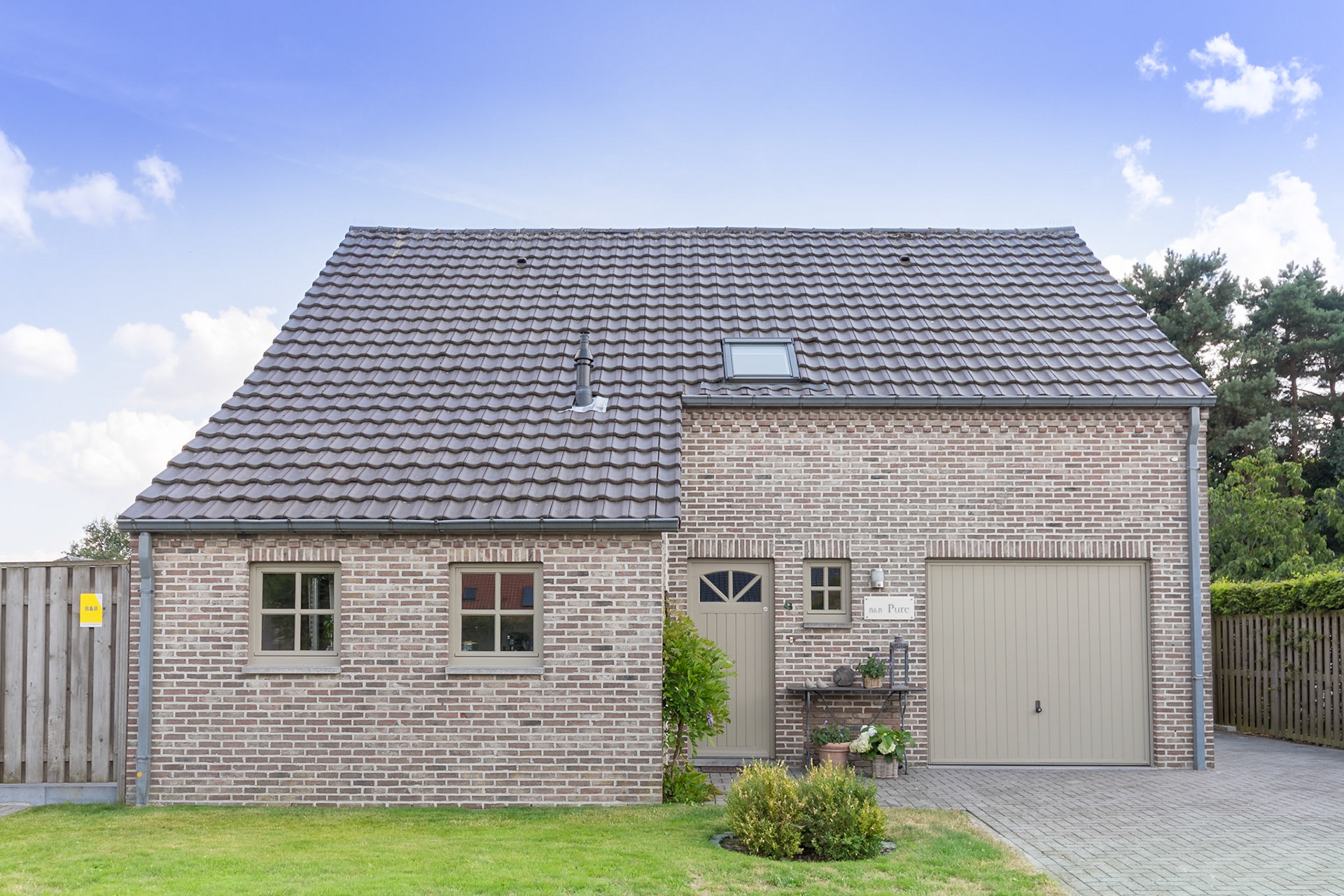 Bed and breakfast "Pure", vooraanzicht.