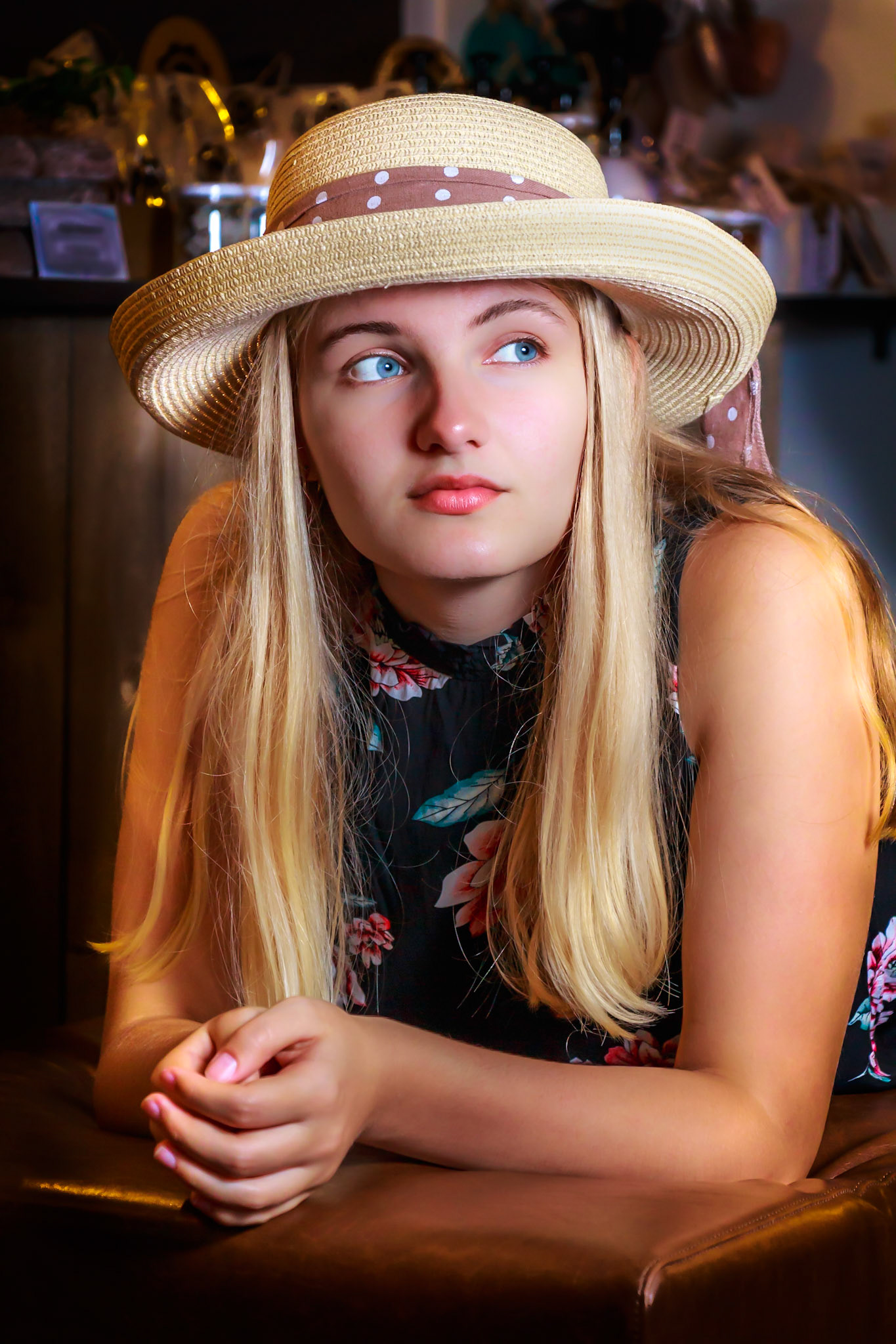 Model Jette met hoed