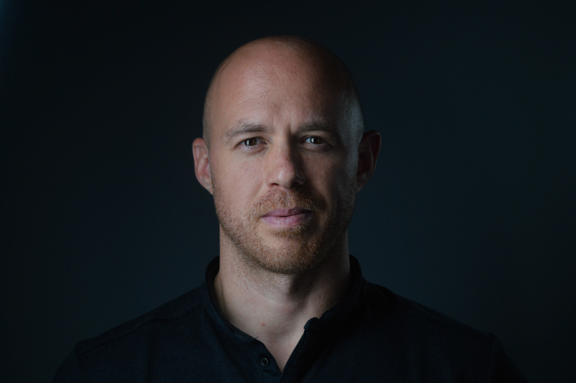 LinkedIn Profile. Men's professional photoshoot. Geneve. Switzerland.