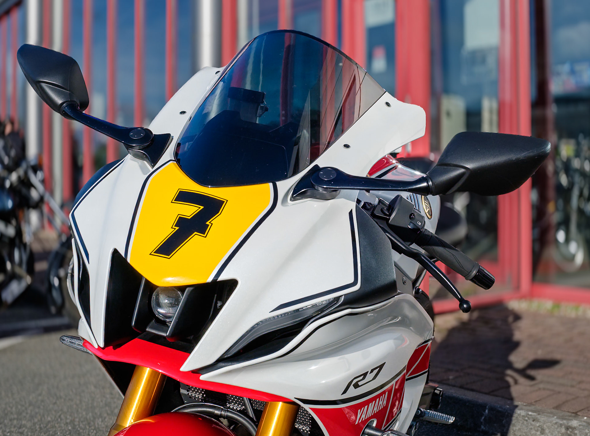 Yamaha R7