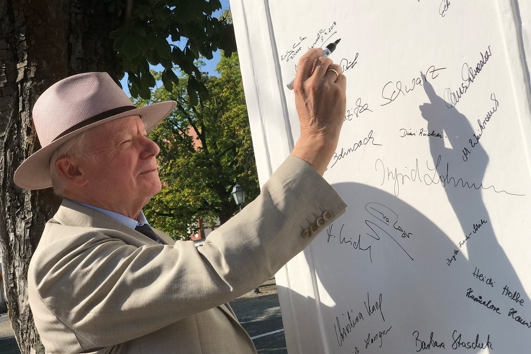 We Will Remember. WW1 - K6 Telephone Box
