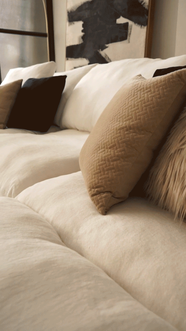 including impactful videos and eye-catching GIFs. These visual assets passionately reflect Argentine nationality and capture the essence of the new national handcrafted furniture line