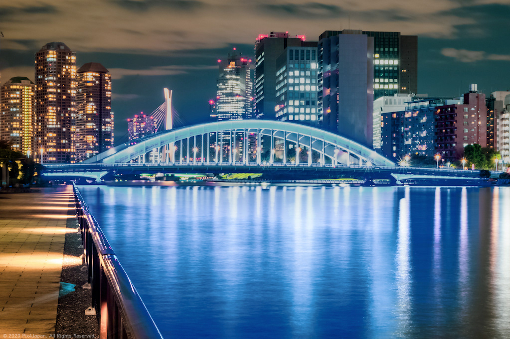 Solid Ribbed Arch Bridge over River