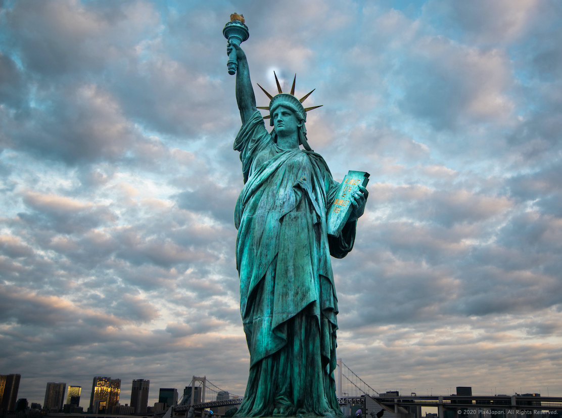 Replica Statue of Liberty Enlightening the World