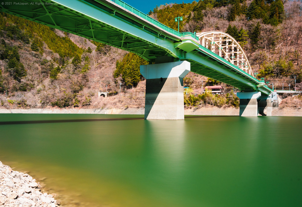 Solid-Ribbed Arched Bridge