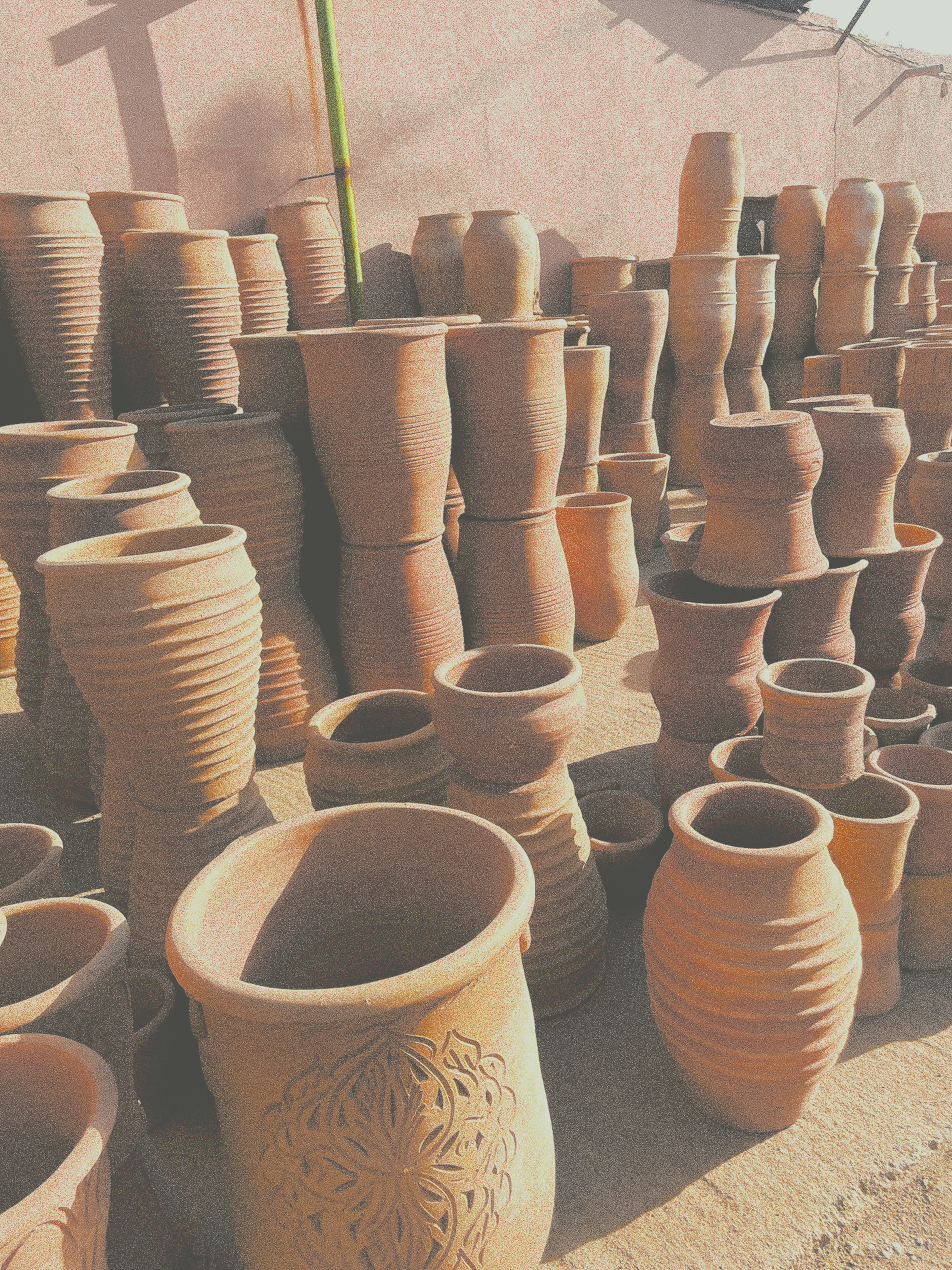Assembly of pottery 