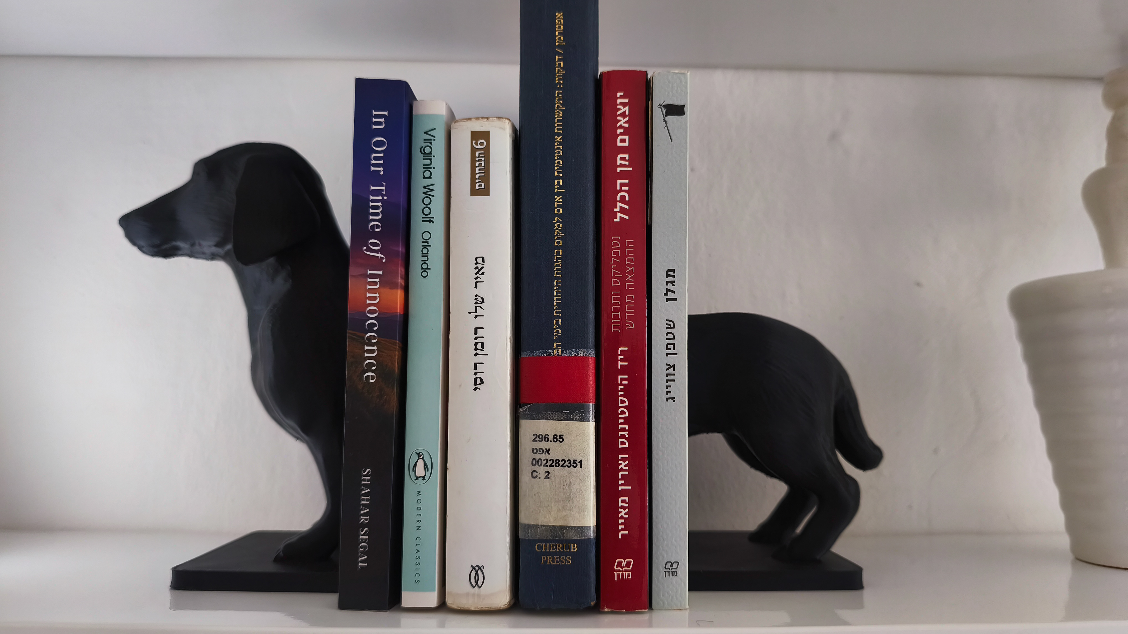 07 dog_book_holder
