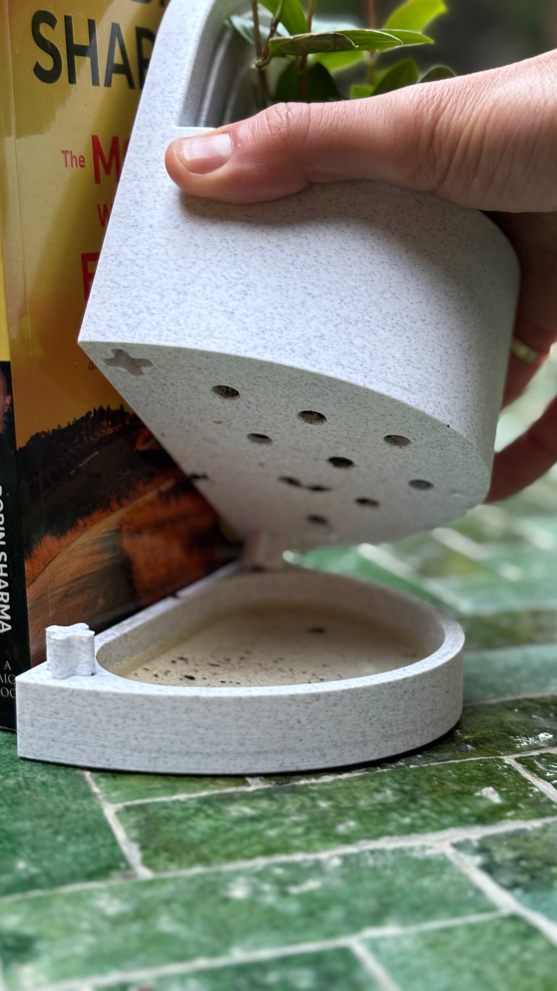 02 bookend_planter_with_water_reservoir