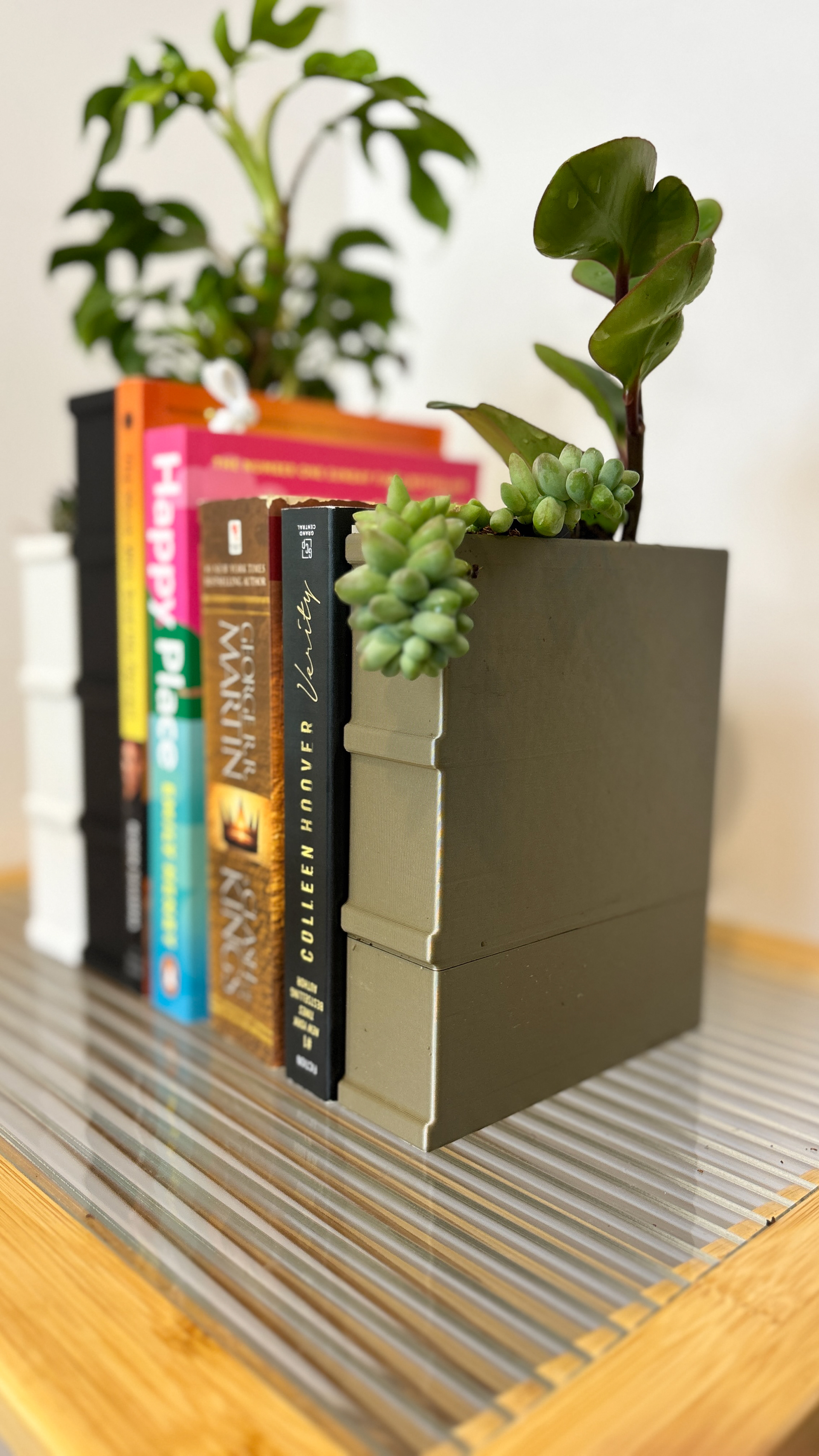 01 book_shaped_bookend_planter