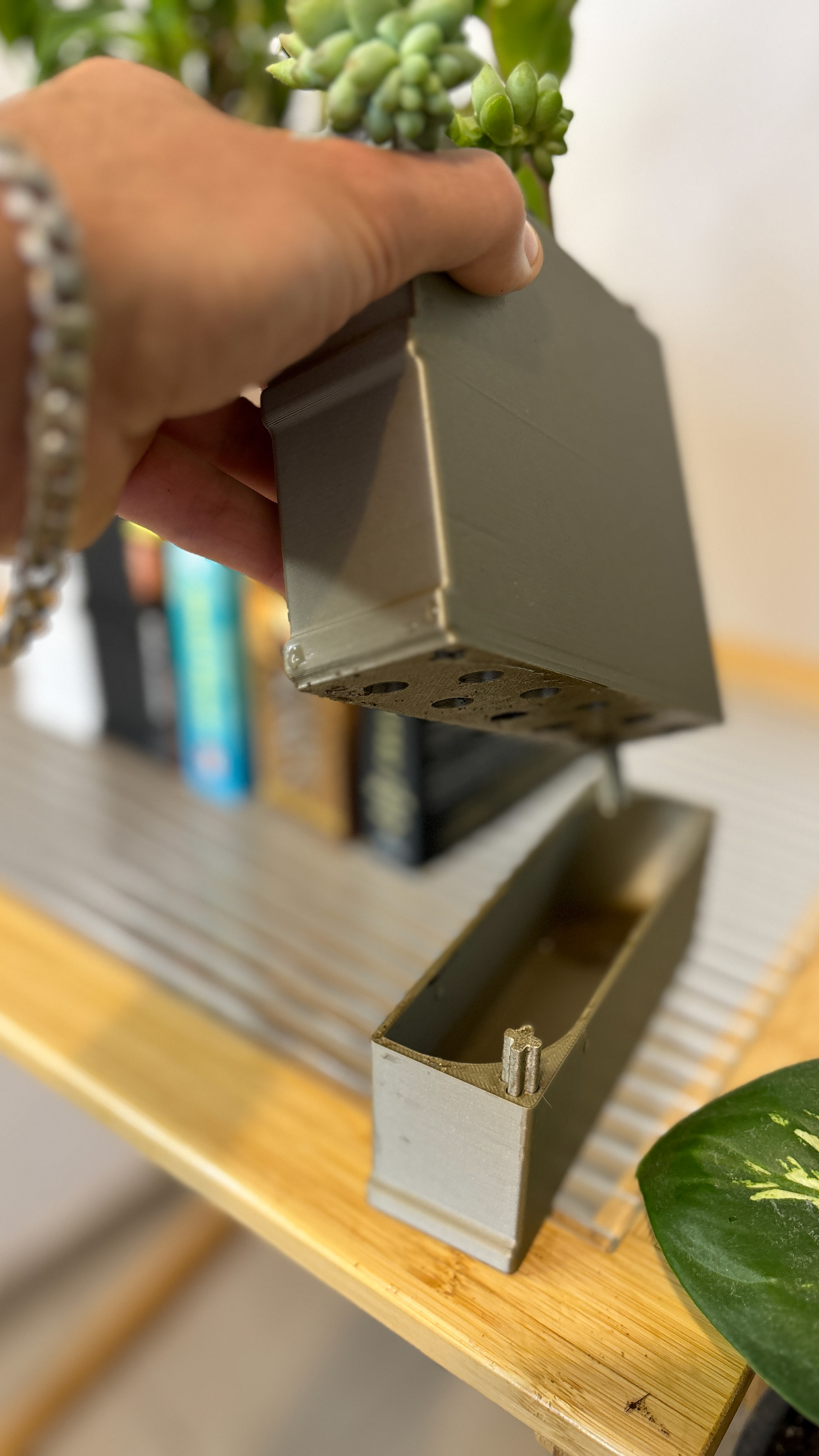 01 book_shaped_bookend_planter