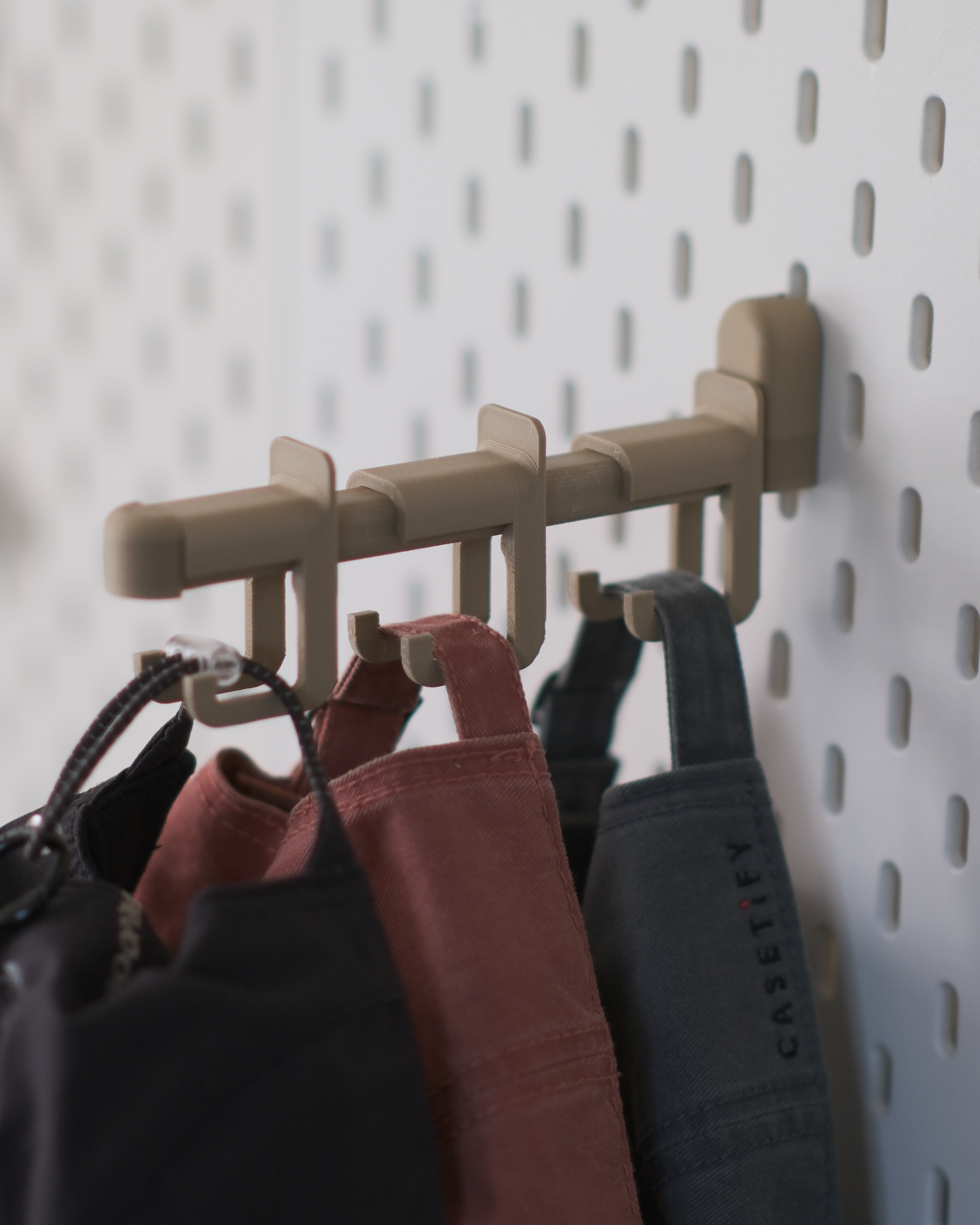 07 ikea_skadis_sliding_hanger_3d_printed_pegboard_hat_bag_organizer_2_sizes