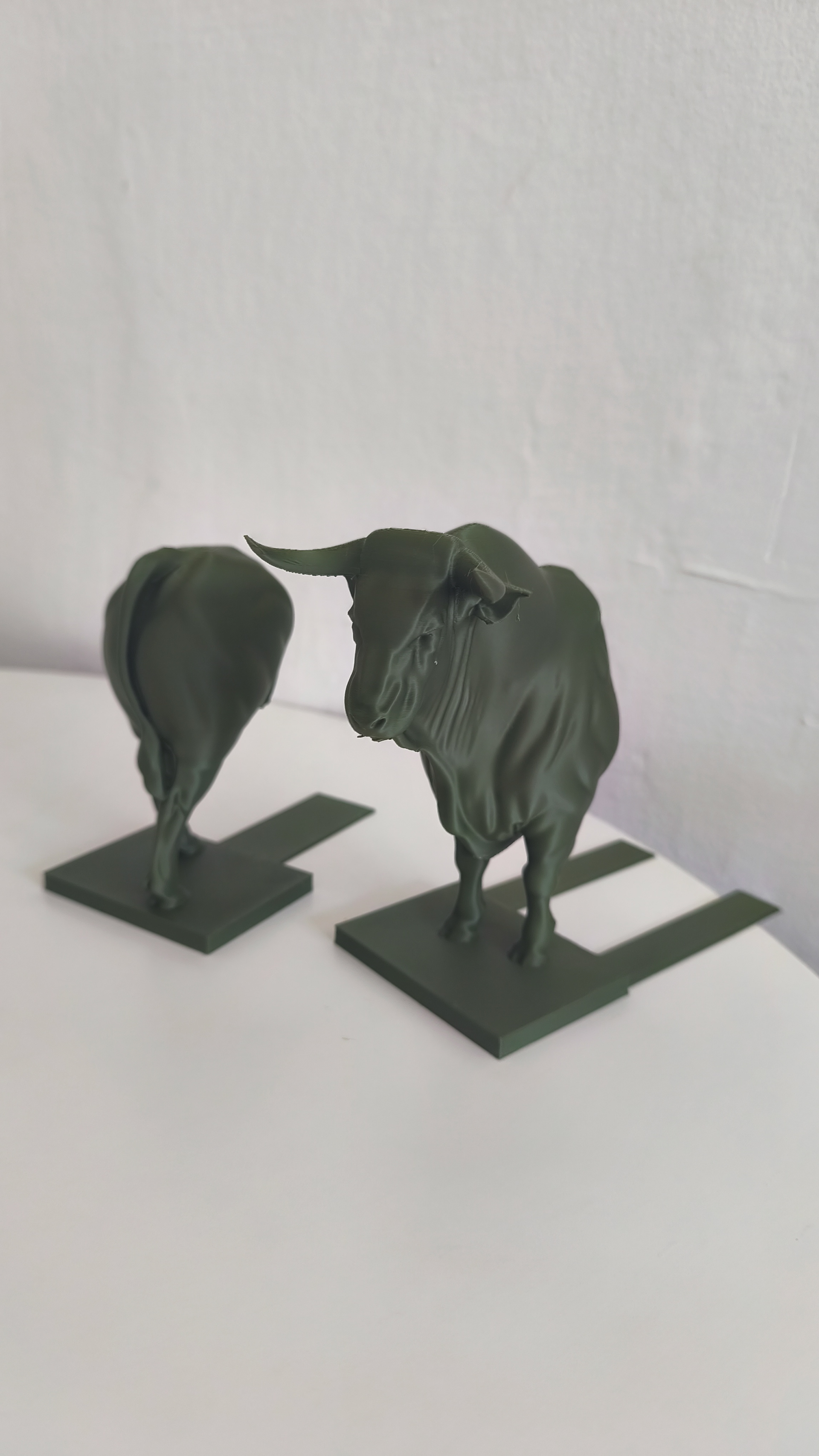 02 bull_bookends