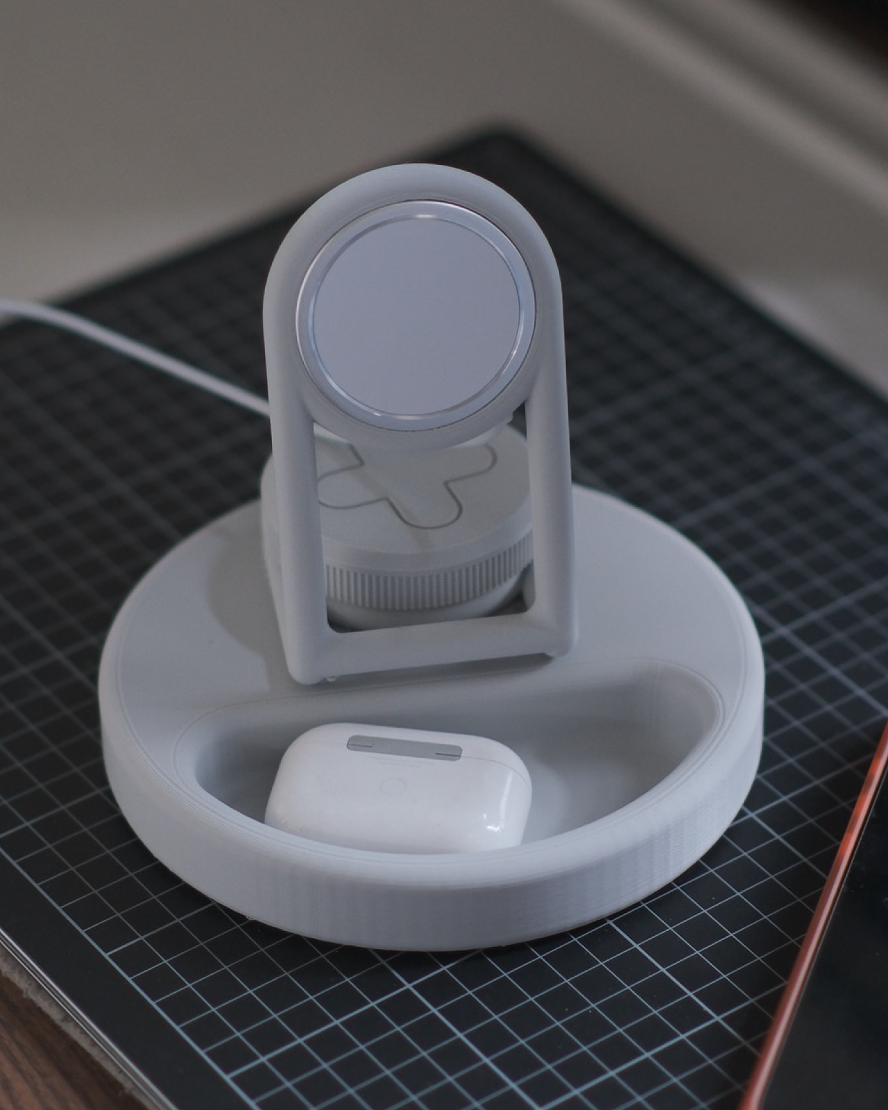 14 rotatable_magsafe_bedside_dock