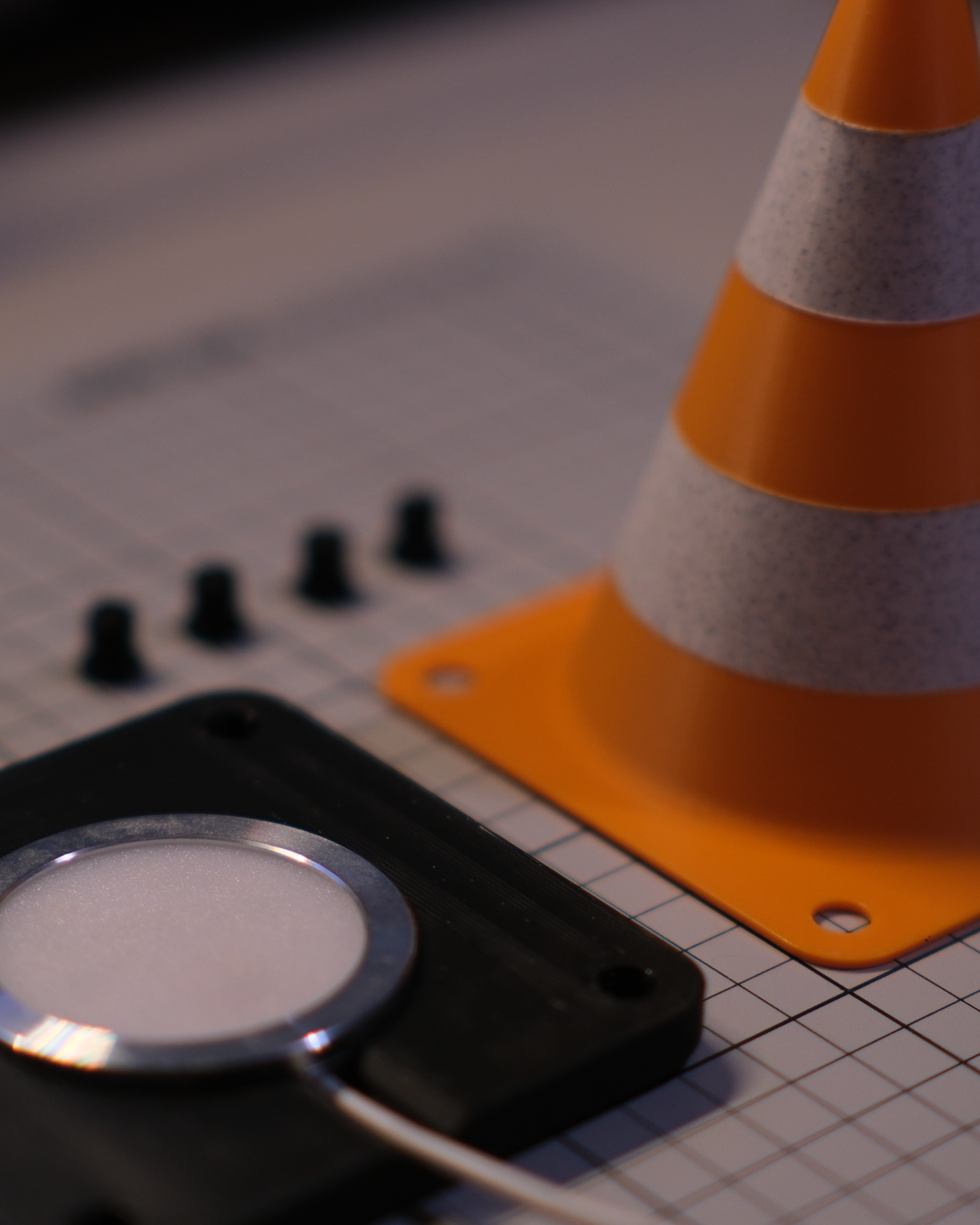 02 retro_traffic_cone_desk_light