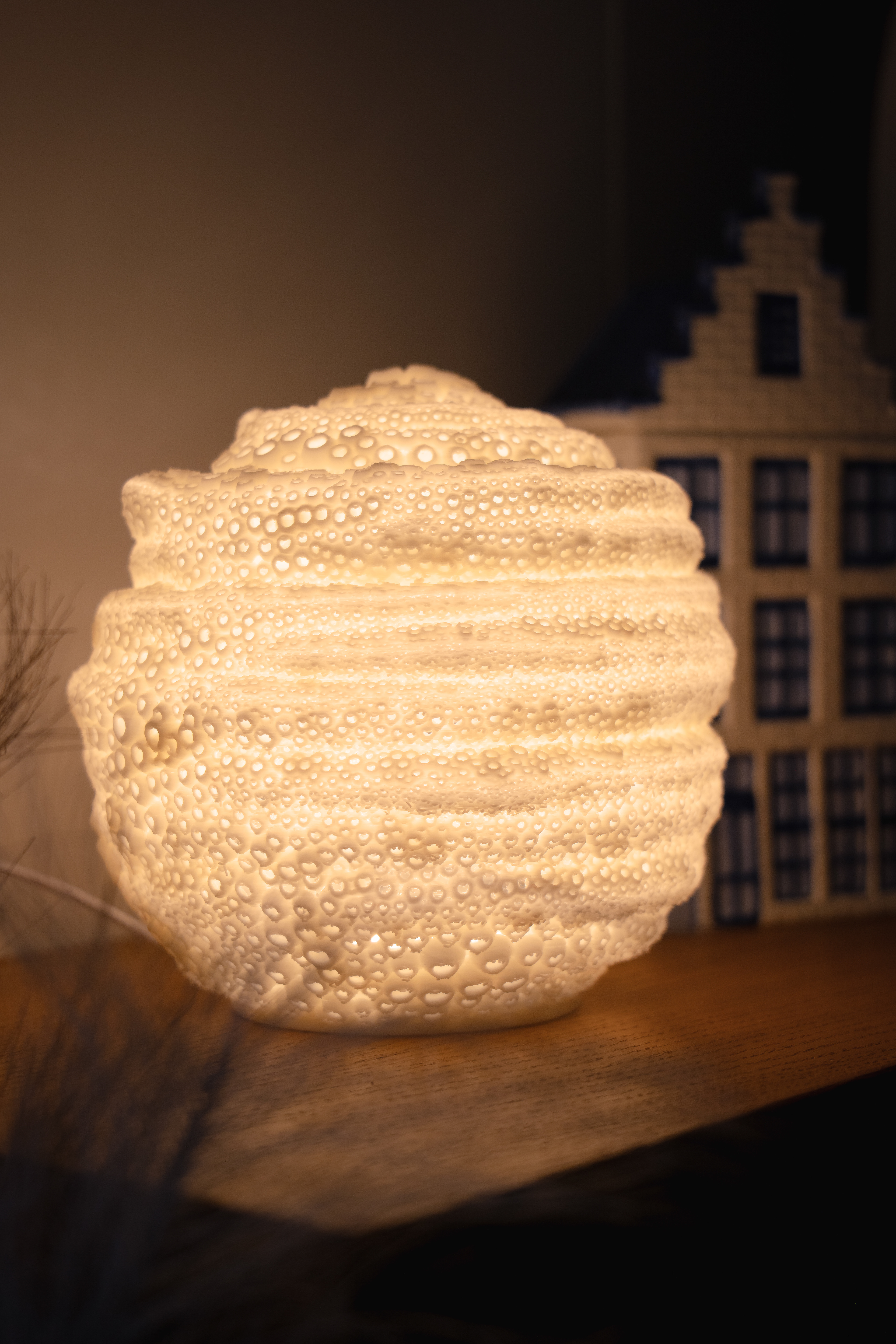17 Beehive-Sculpted Mini Lamp
