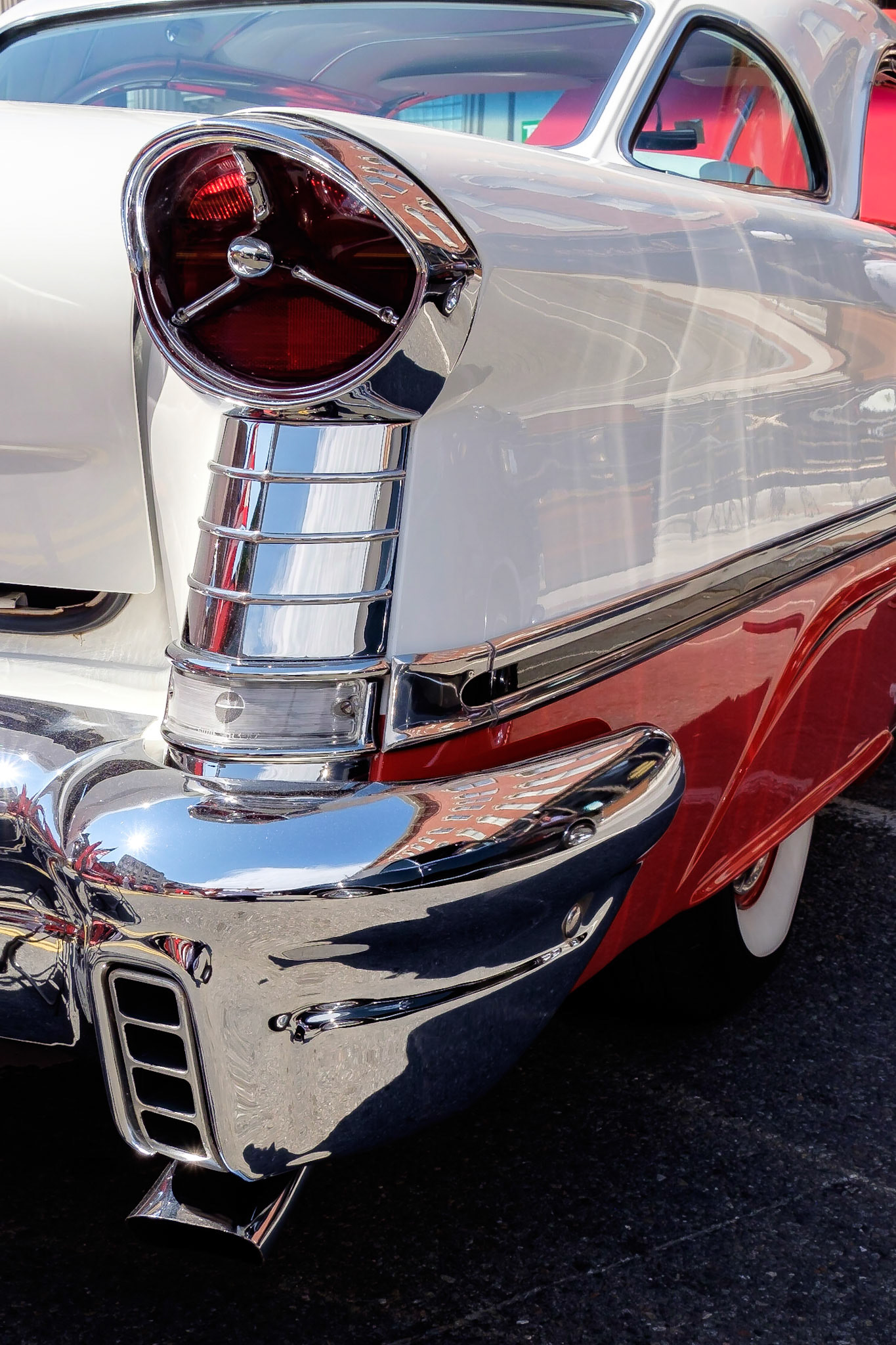 Impressive Tailfin