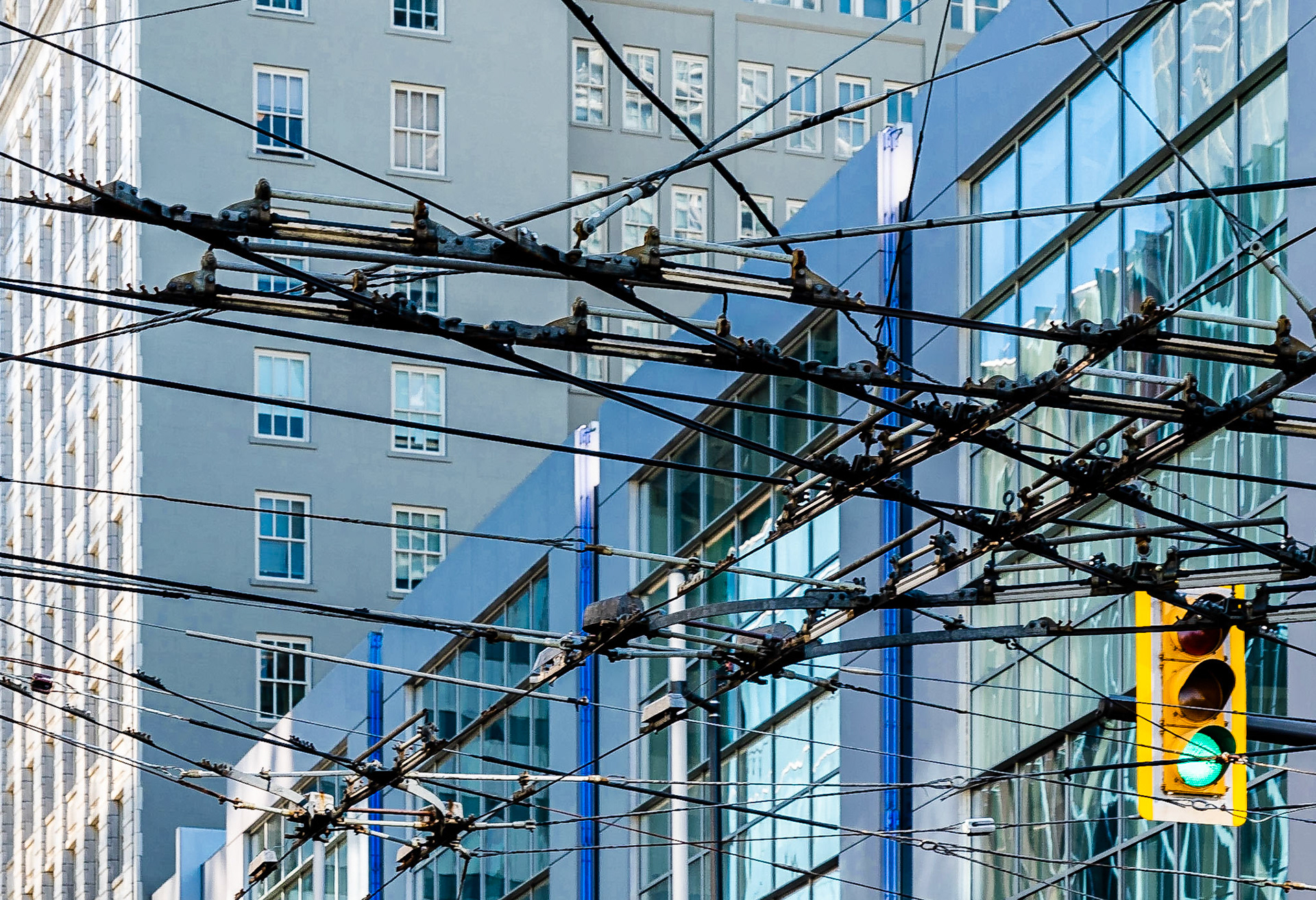 Crossed-wires