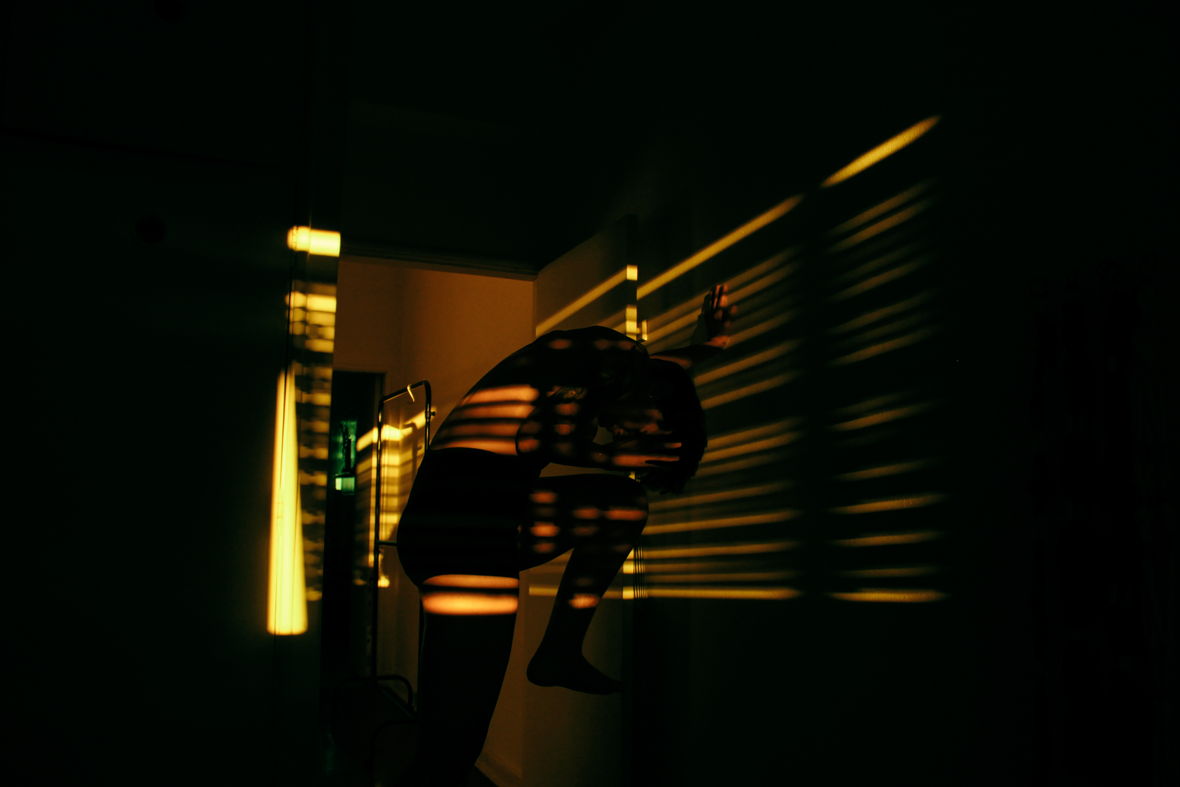 Stella Vieira. "Últimos dias de sombra", 2020. Video-performance, 00'59''