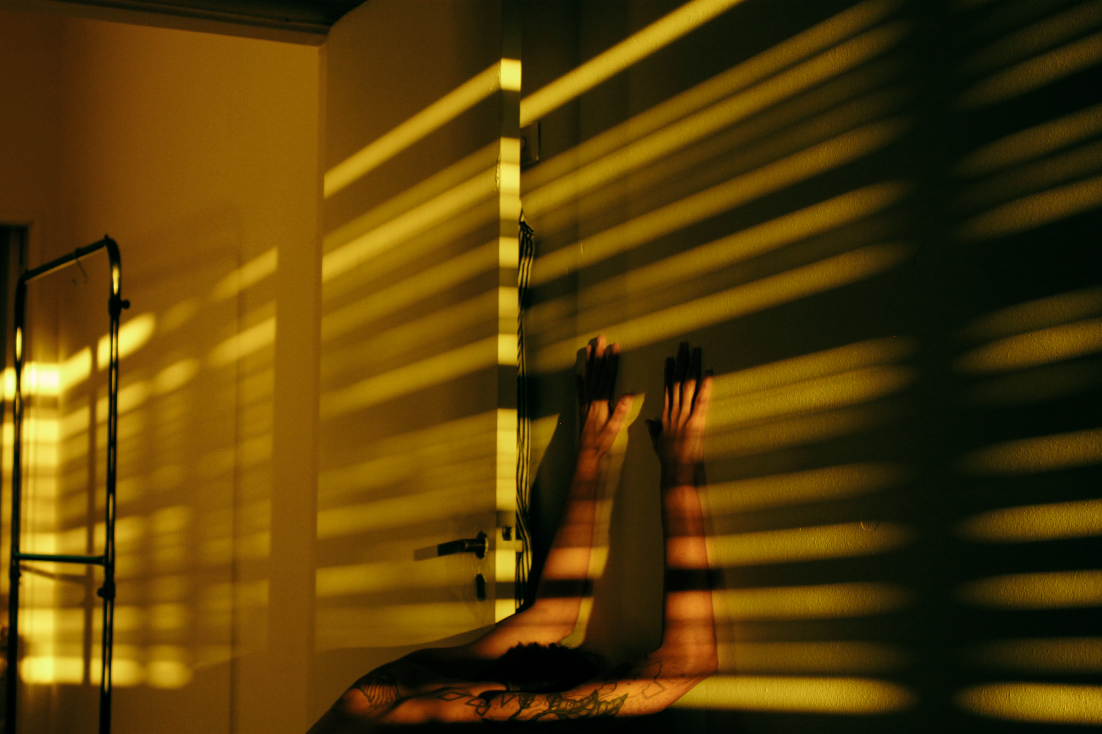 Stella Vieira. "Últimos dias de sombra", 2020. Video-performance, 00'59''