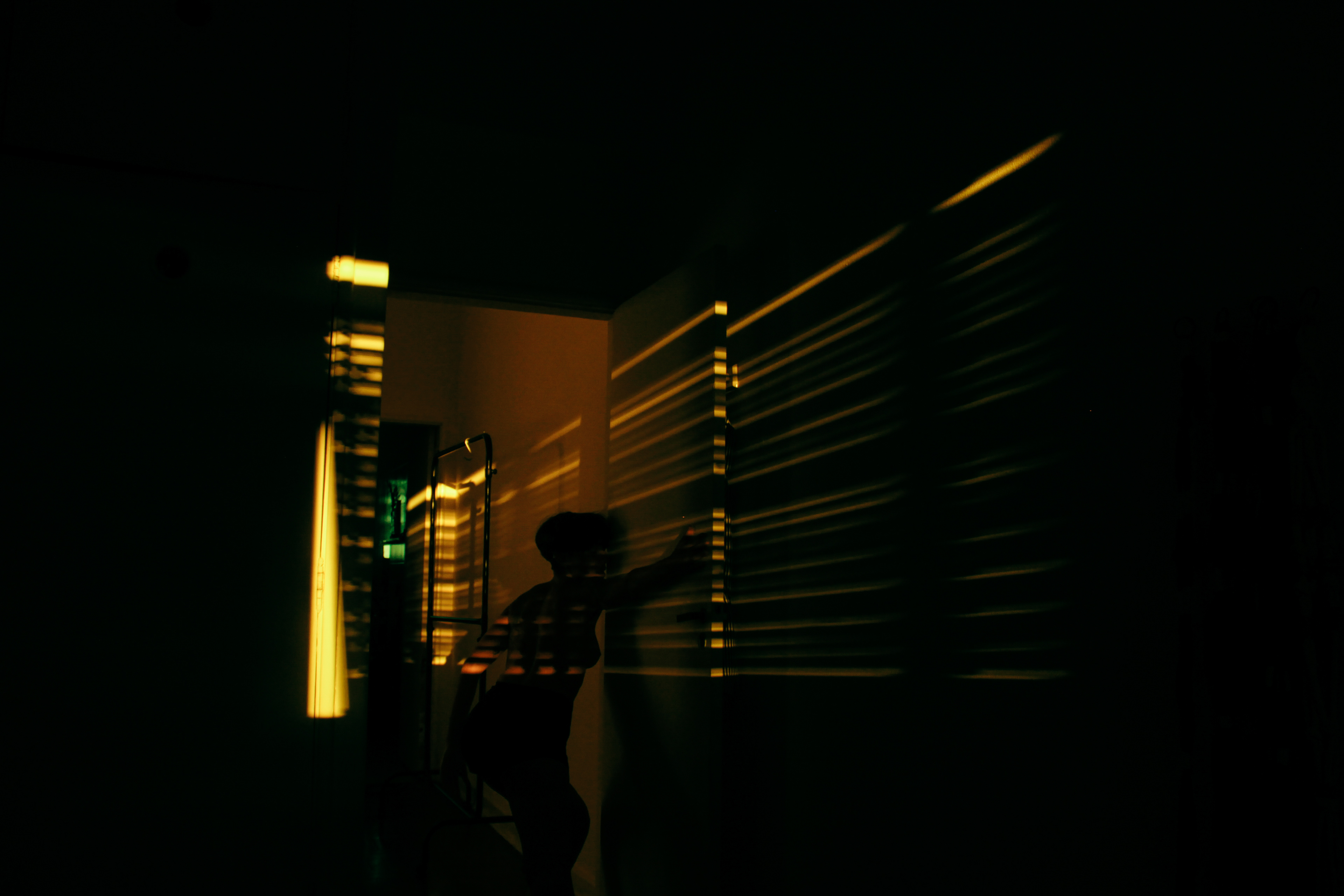Stella Vieira. "Últimos dias de sombra", 2020. Video-performance, 00'59''