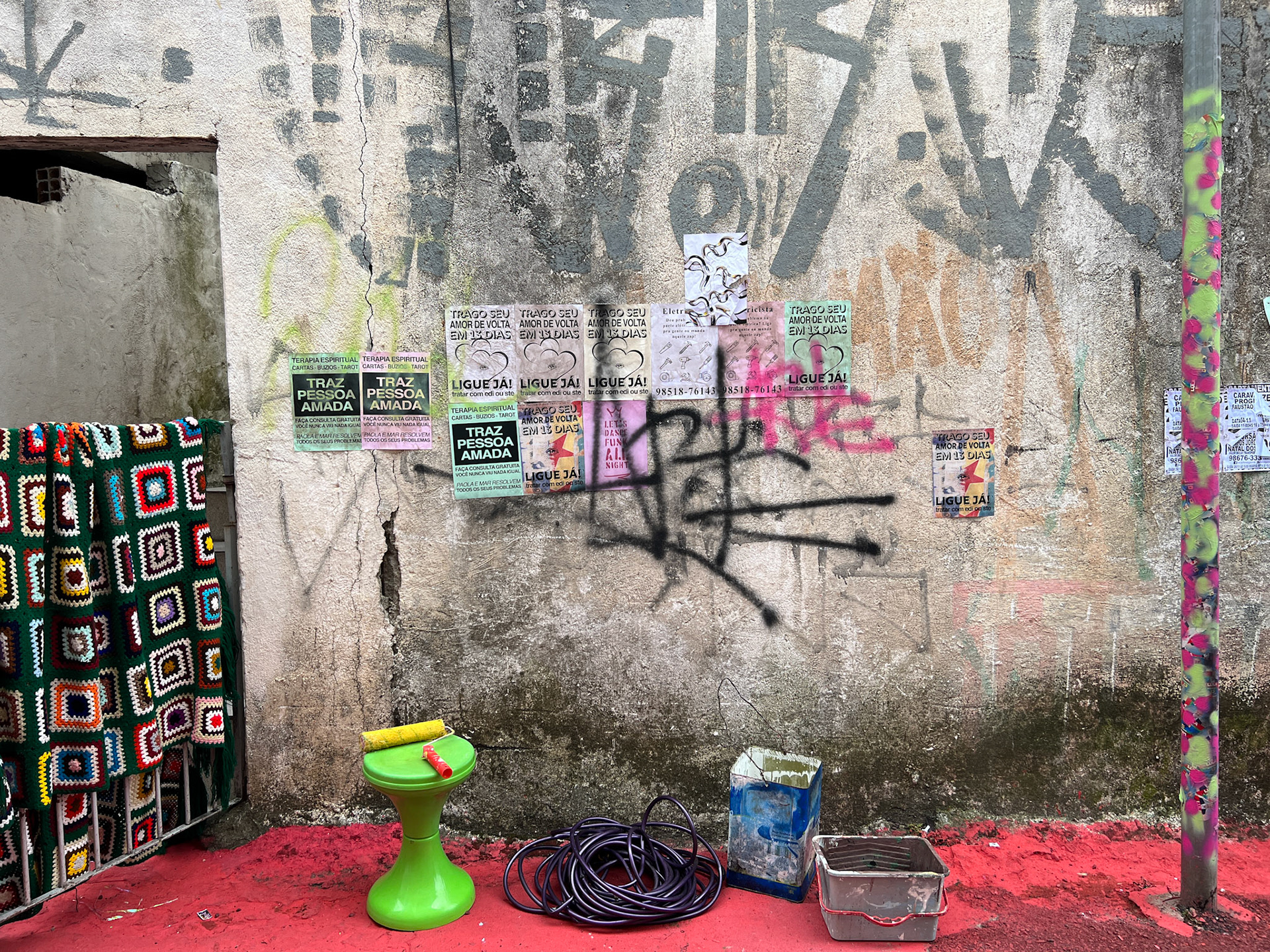 artes gráficas no set escadaria