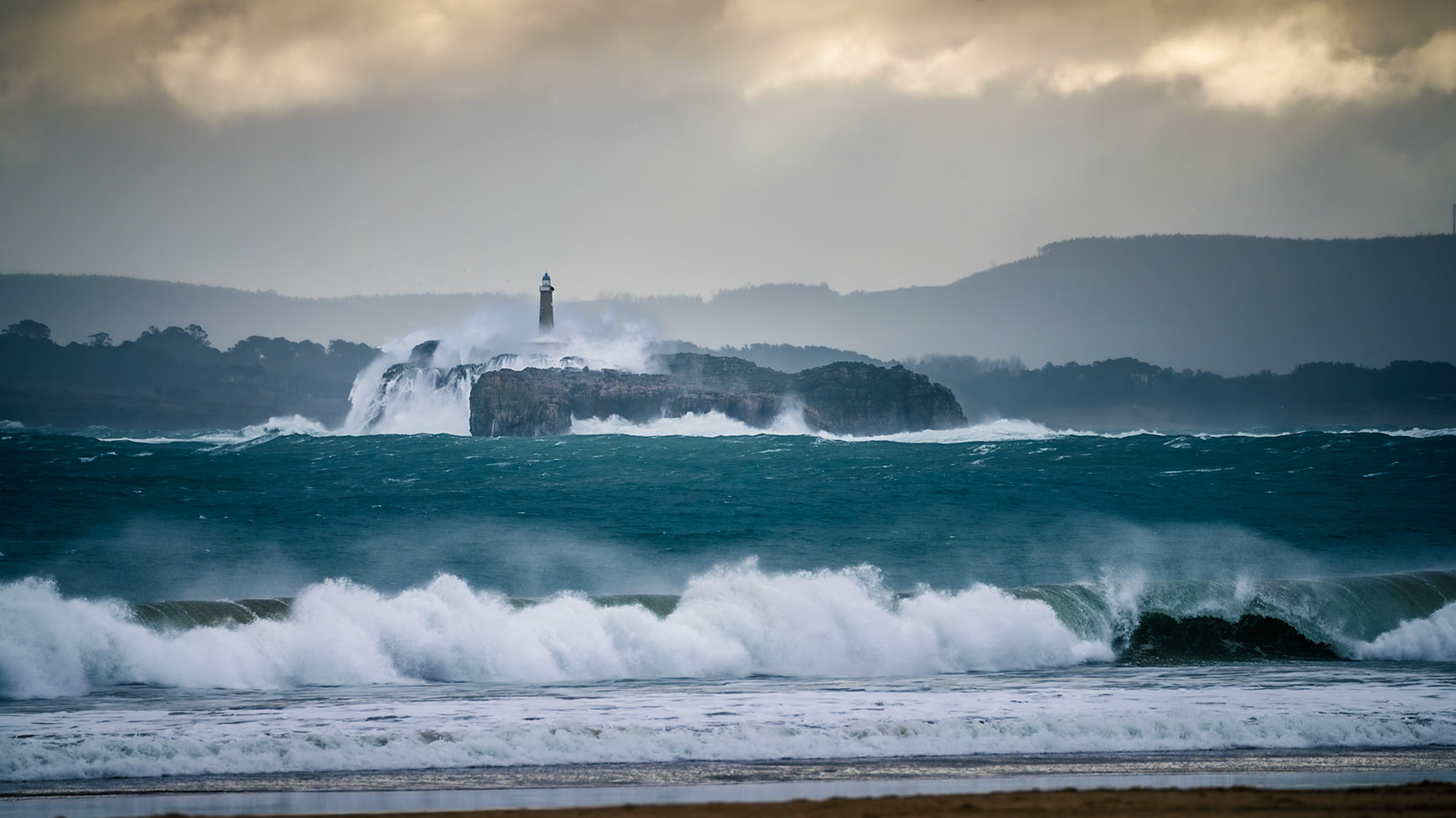 Mouro Island Lighthouse - Recede V (9:16)