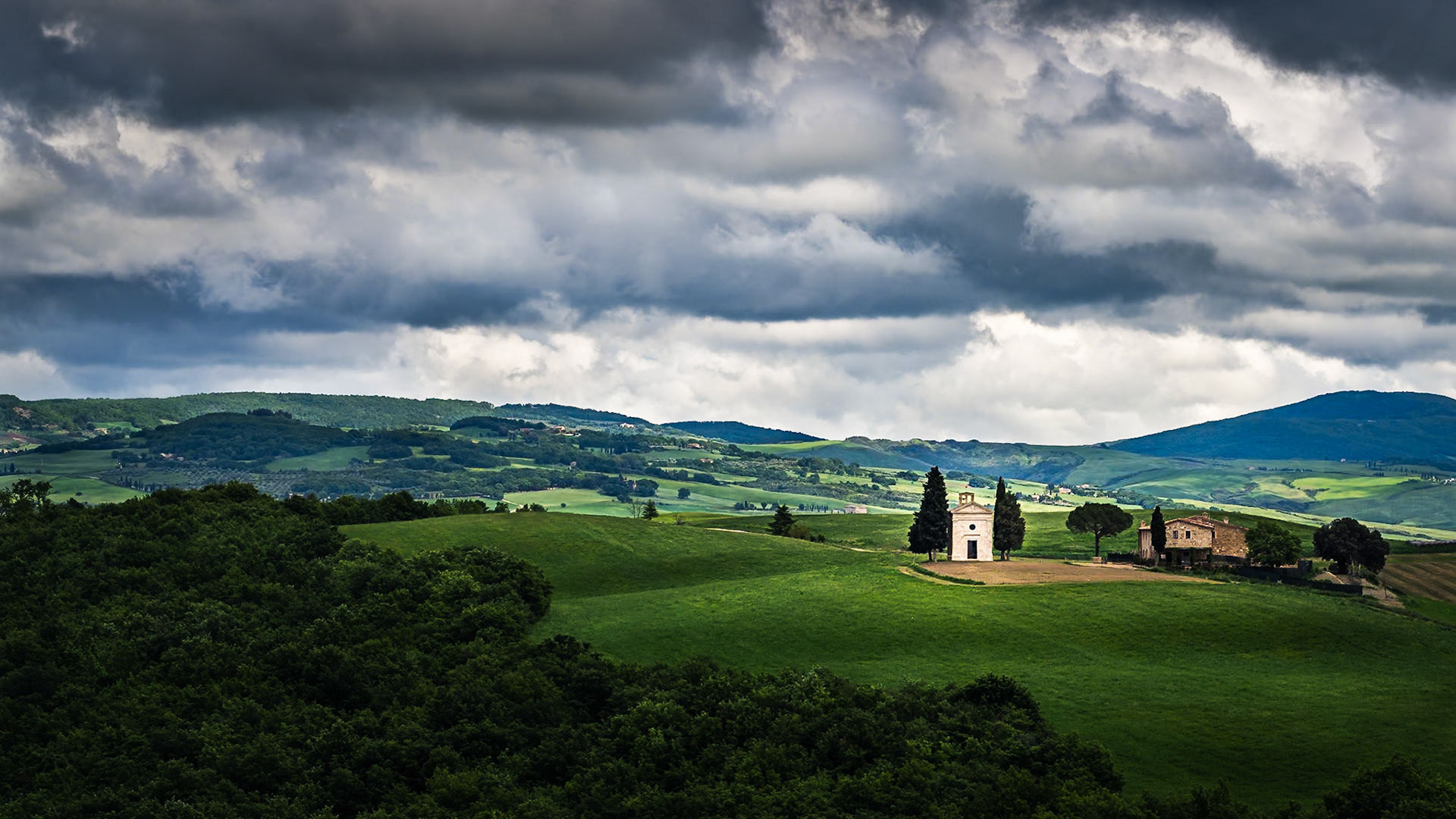 Tuscany - Chapel of Vitaleta (9:16)