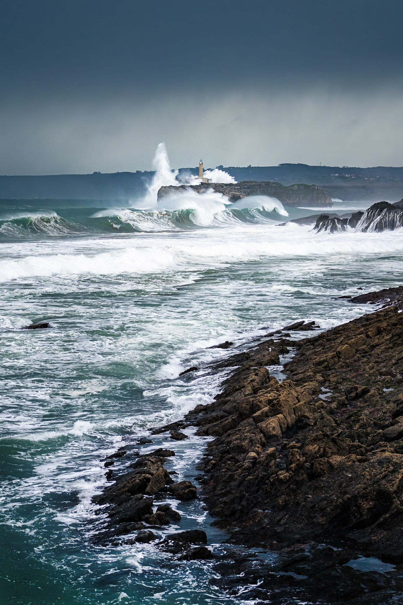 Mouro Island Lighthouse - Wave Geyser (3:2)