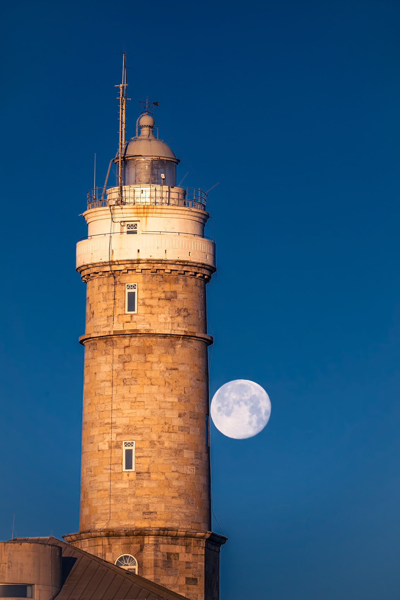 Cabo Mayor Lighthouse - Lunar Contact (3:2)