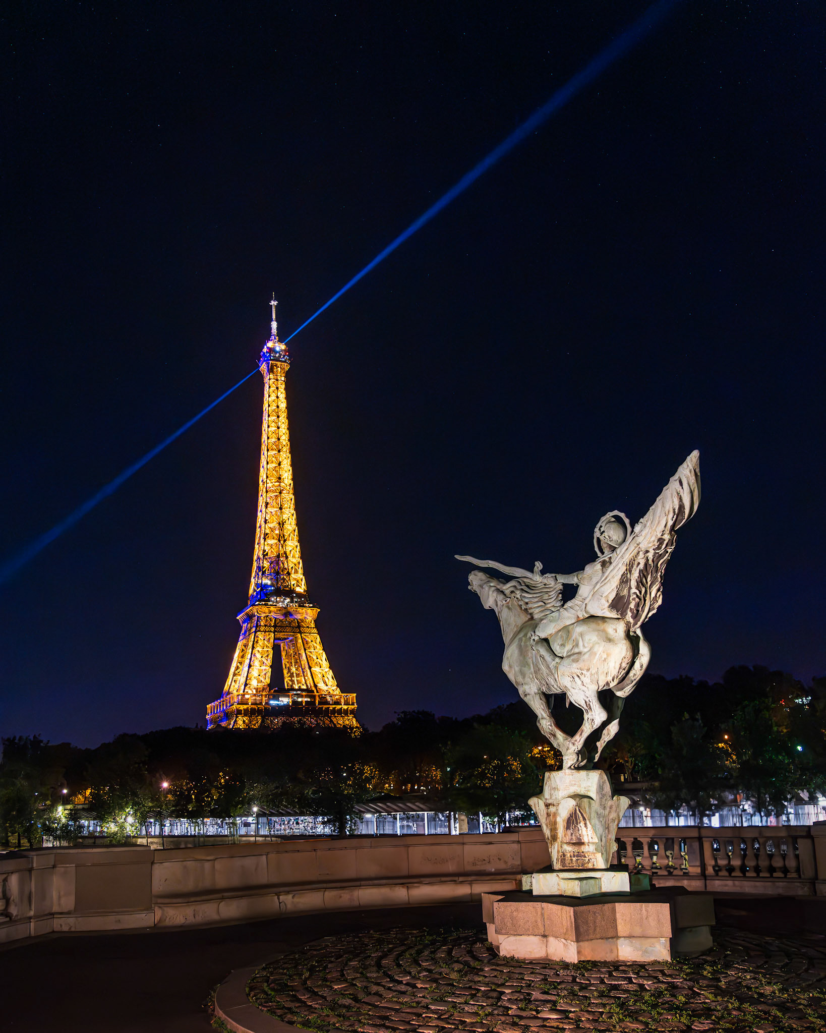 Paris - Monument and Myth (5:4)