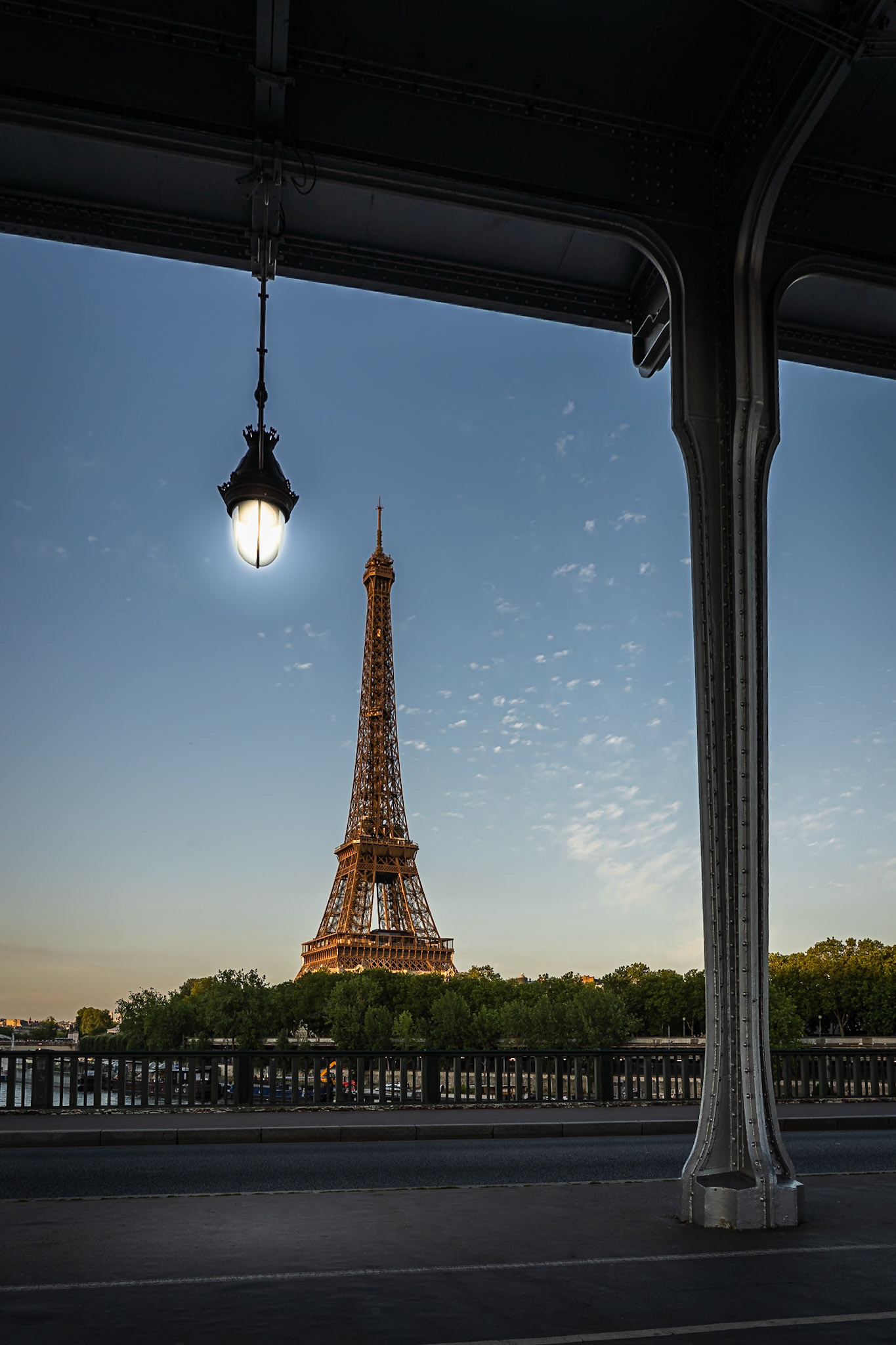 Paris - Last Light at Bir-Hakeim (3:2)